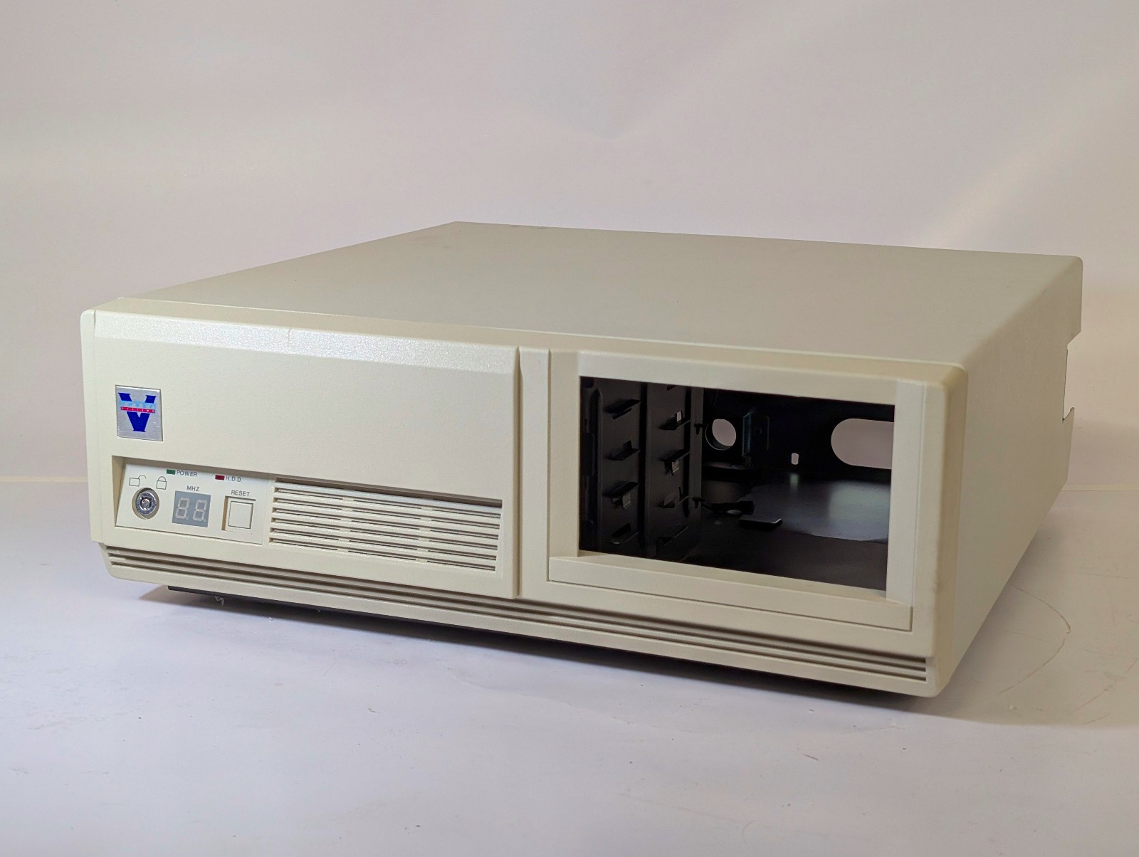 1980s 486 era horizontal computer case beige; V Three Systems PowerGate R486/33