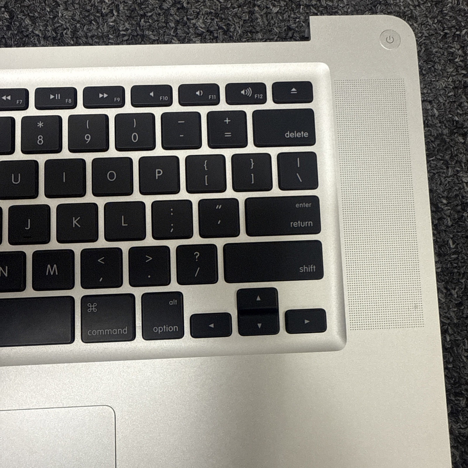 Apple MacBook Pro A1286 2010 2011 2012 – PalmRest Keyboard Trackpad NEW 661-6509
