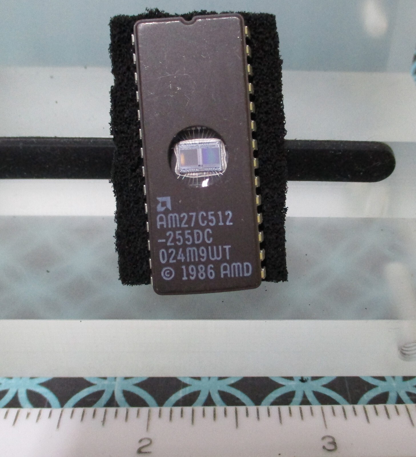 AMD 64Kx8 CMOS UV Erasable 512K-Bit 3-State Programmable EPROM AM27C512-255DC