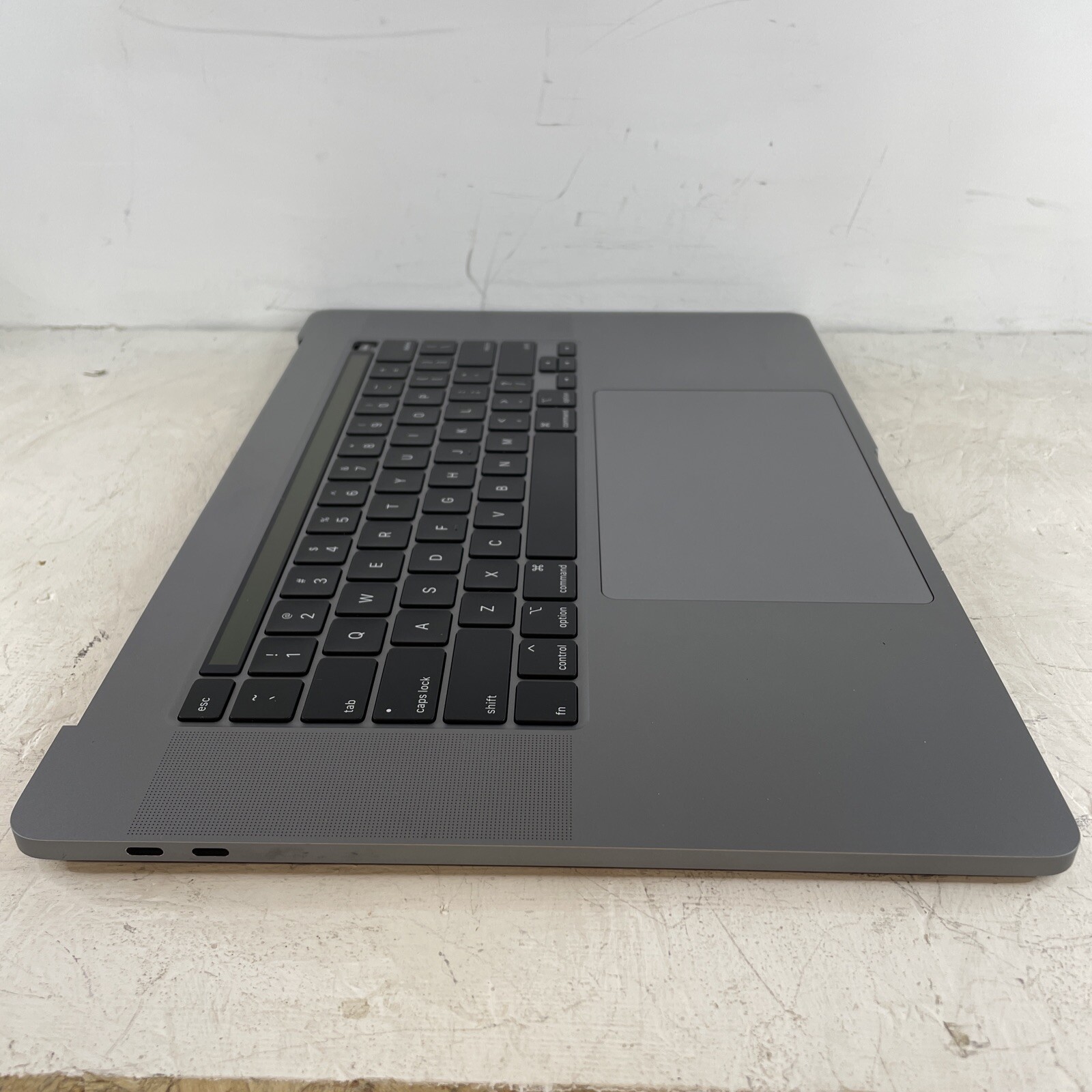 MacBook Pro A2141 2019 16″ Space Gray Palmrest Assembly (Unknown battery) Z18