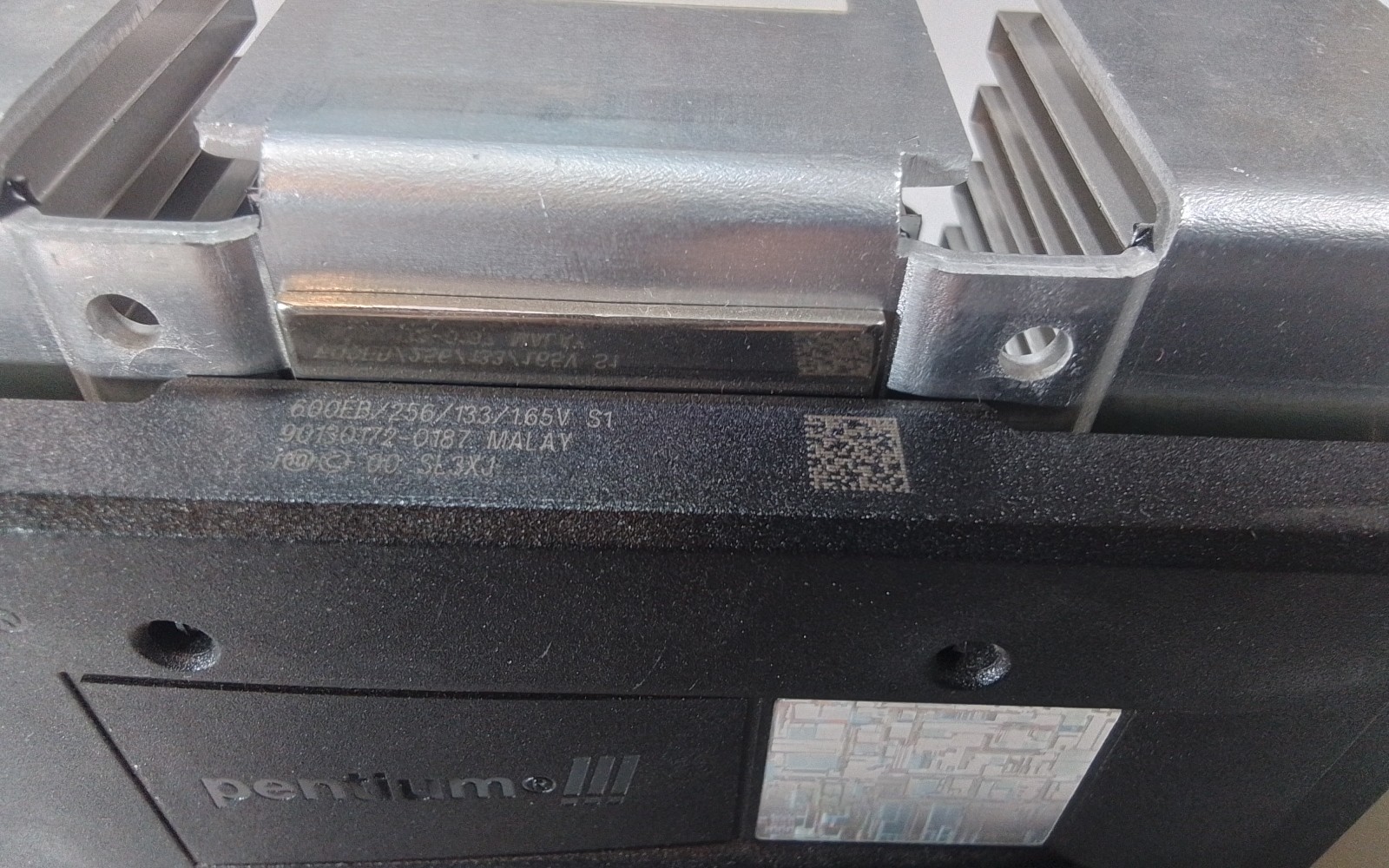 Intel Pentium III 600EB Slot 1 CPU w/ fan+Heatsink (untested)