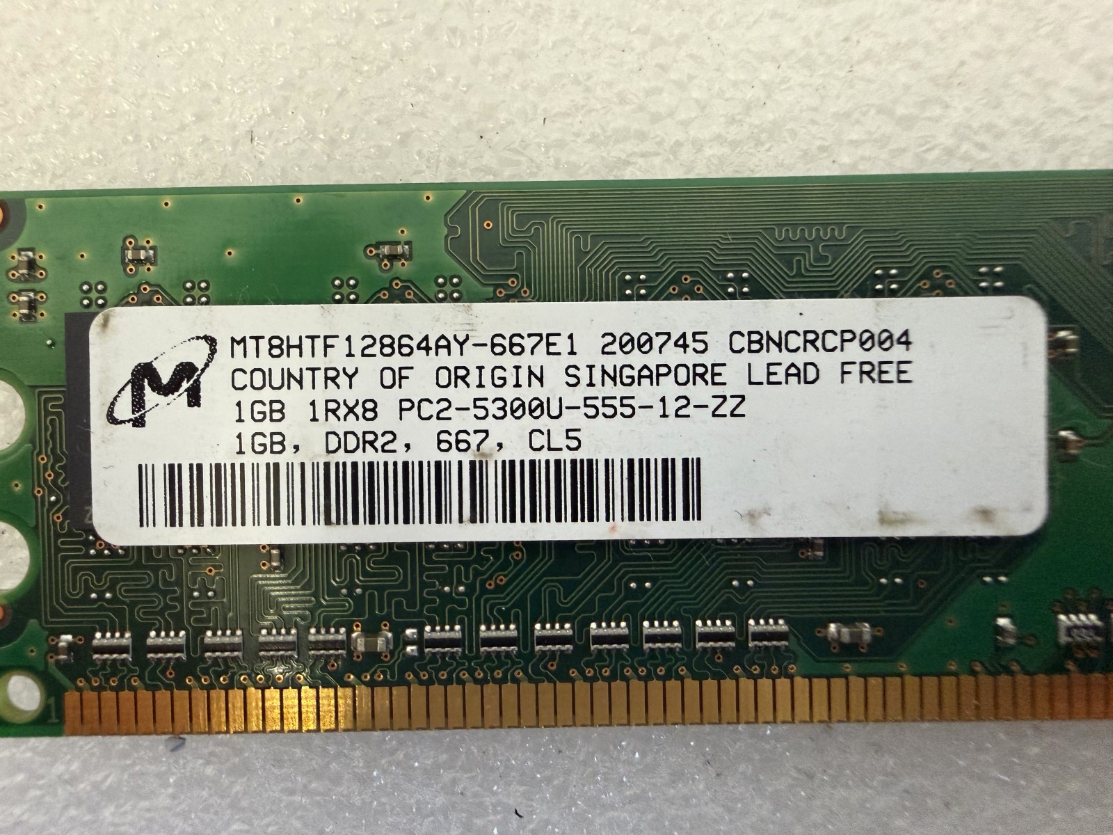 HP 1GB DDR2 PC2-5300U 667MHz RAM 377726-888 MT8HTF12864AY-667E1