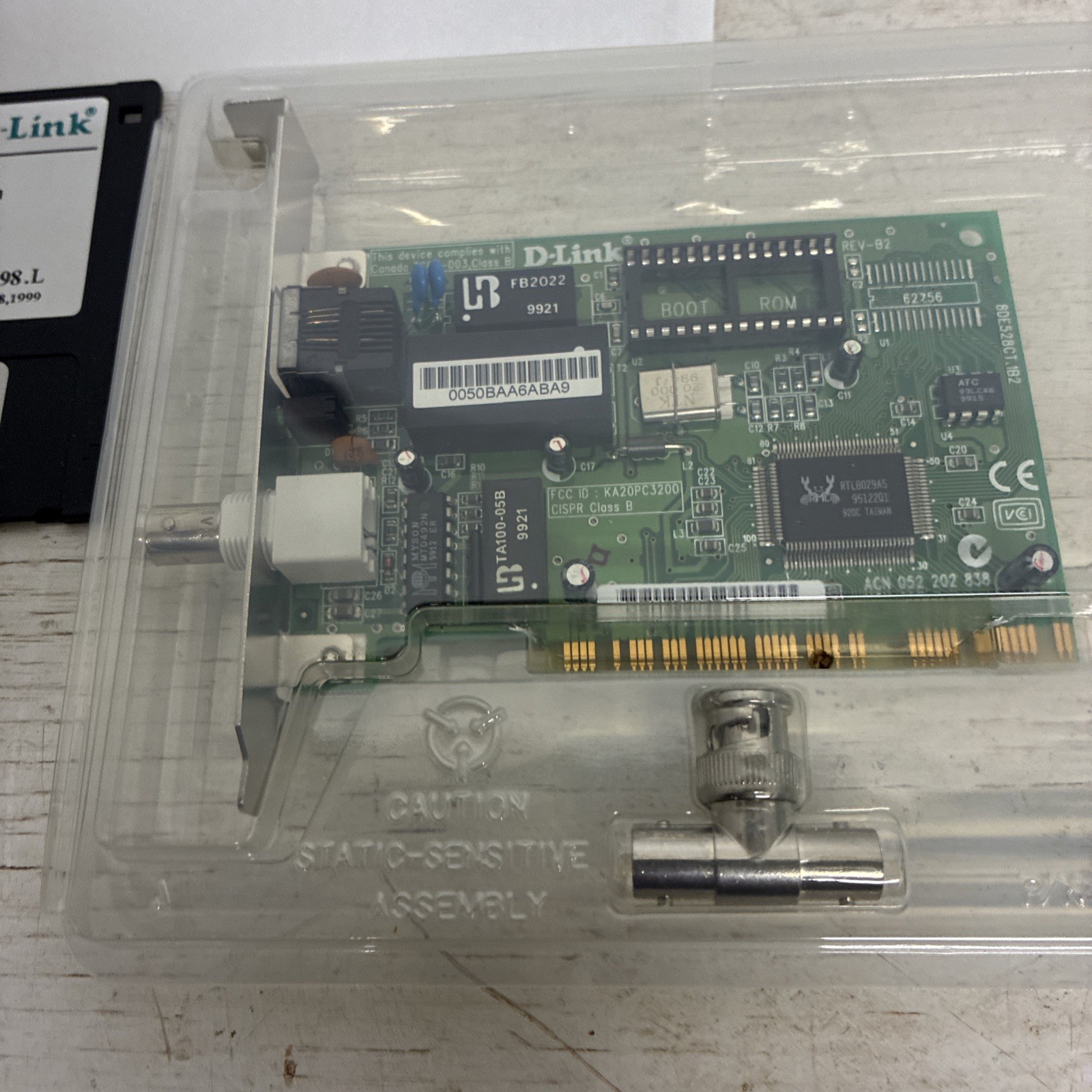 D-LINK DE-528CT 10Mbps Combo 32-Bit Ethernet PCI adapter (NEW Out Of Box) 1999