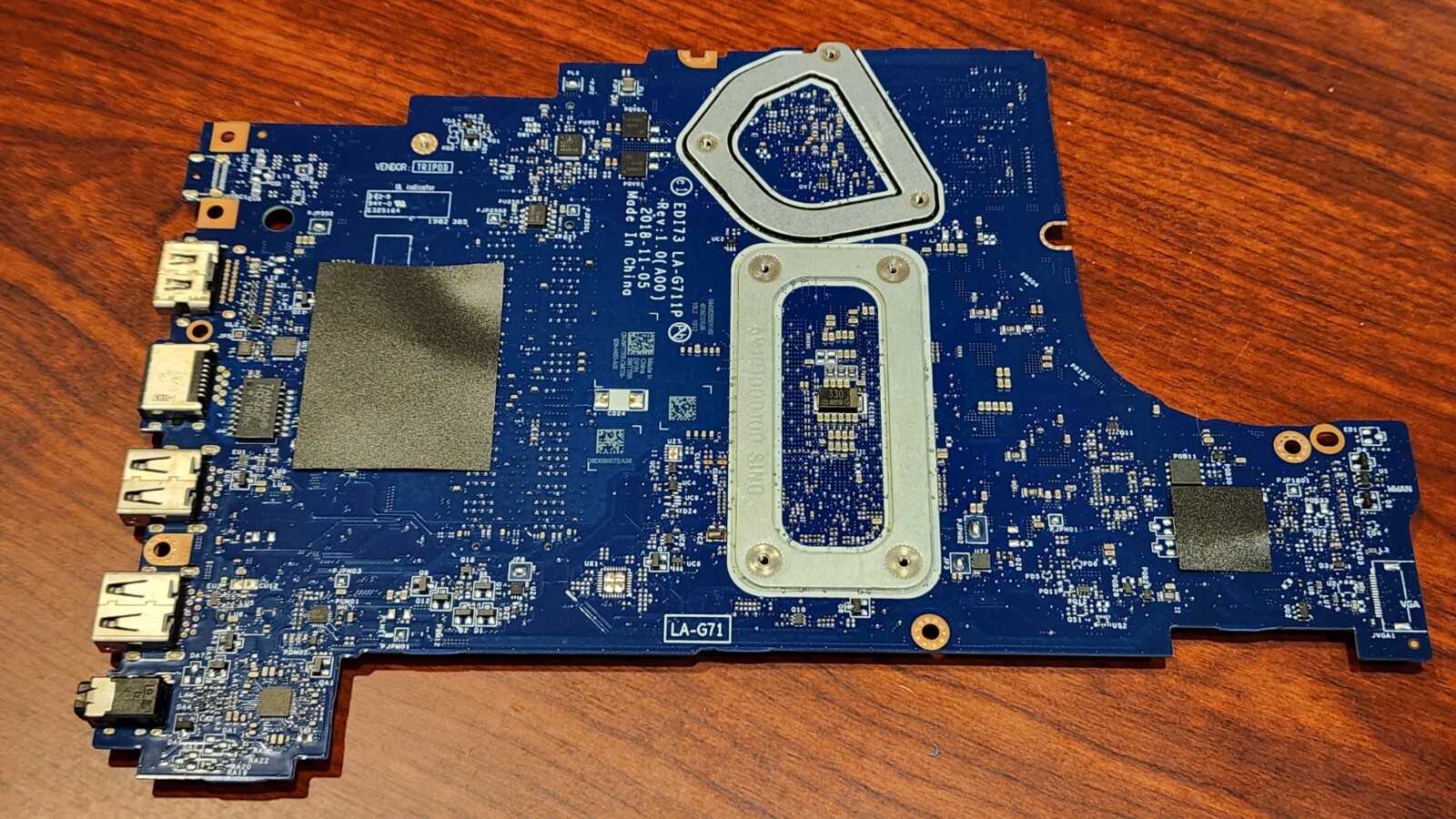 Dell Inspiron 17 3780 Motherboard i7-8565U AMD Radeon 520 Graphics WTTRR 4190