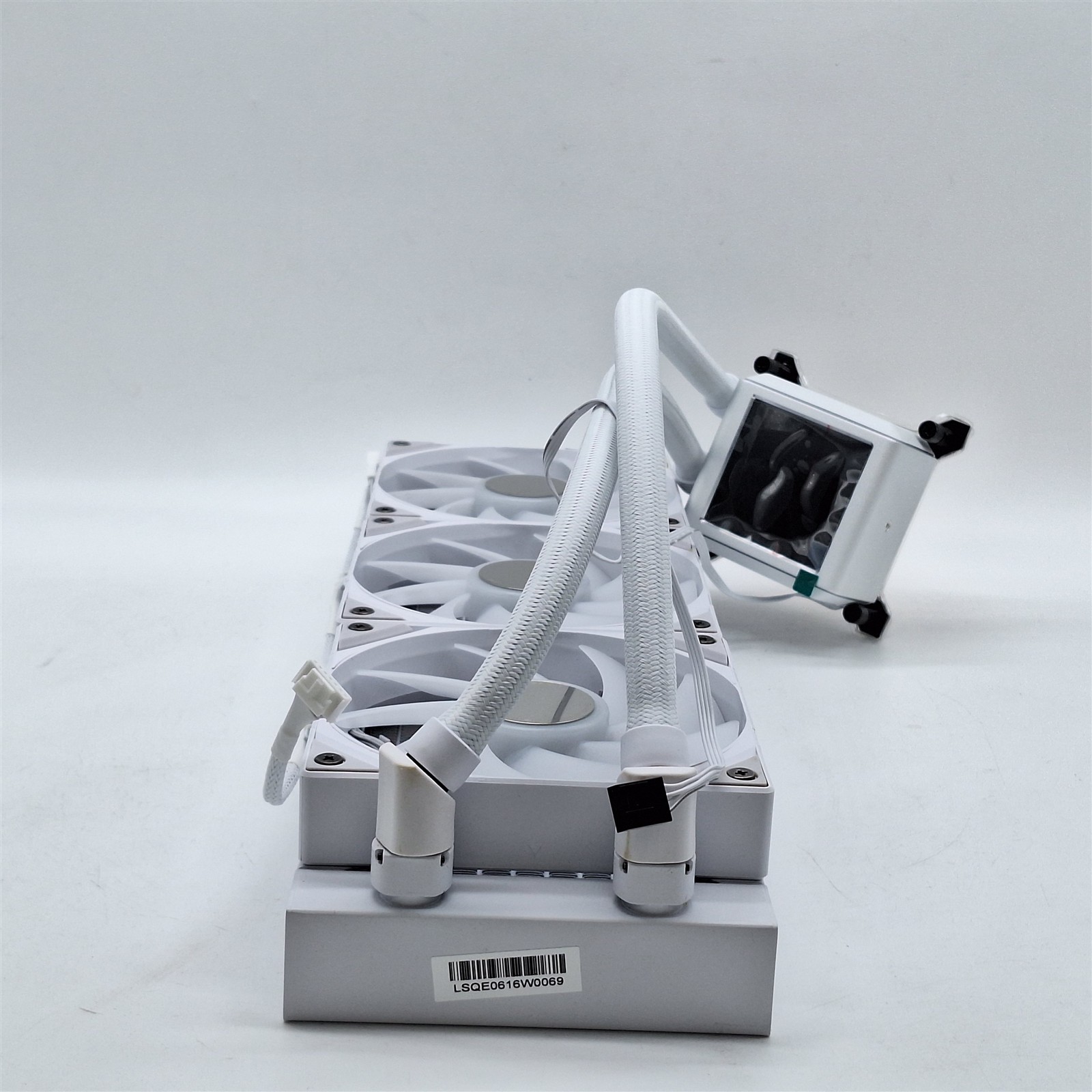 Lian Li GA II LCD 360MM AIO Asetek 8th Gen – 2.88” IPS LCD screen liquid cooler