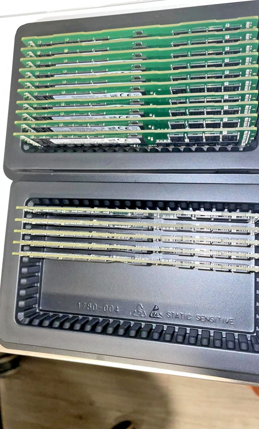 Samsung M393AAK40B42-CWD 128GB 8RX4 PC4-2666V DDR4-21300 Memory