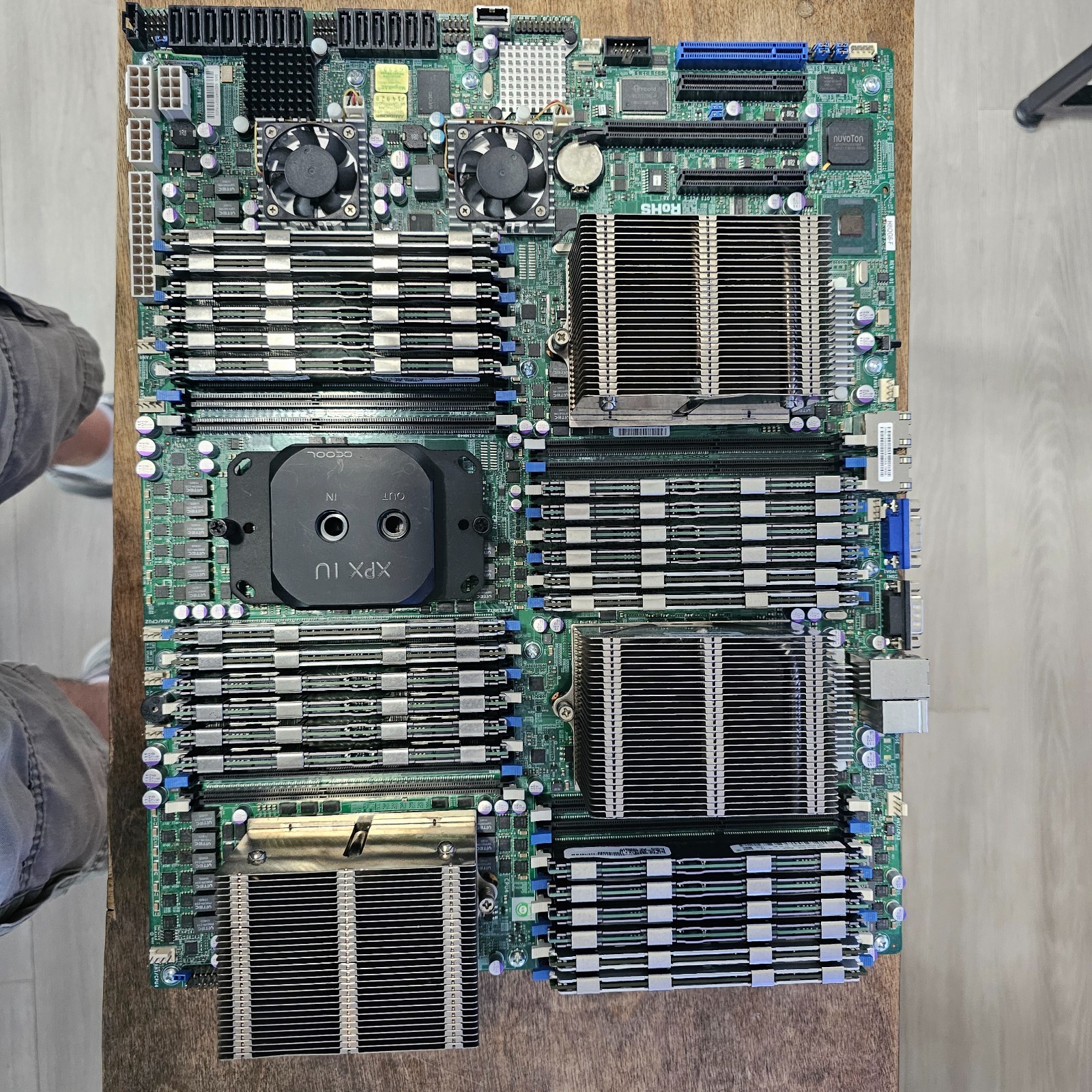Supermicro H8QG6-F + 4x Opteron 6276 64-Core + 384GB ECC + Watercool Bundle SAS