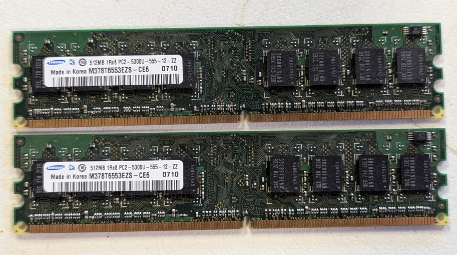 Samsung M378T6553EZS-CE6 1GB Kit 2x512MB PC2-5300U DDR2 240-Pin DIMM RAM