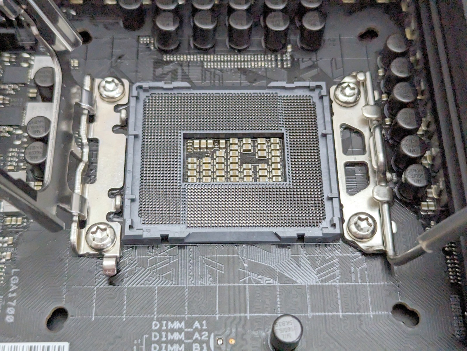 ASUS ROG Strix Z690-E Gaming WiFi 6E LGA 1700 Motherboard NOT TESTED/UNKNOWN