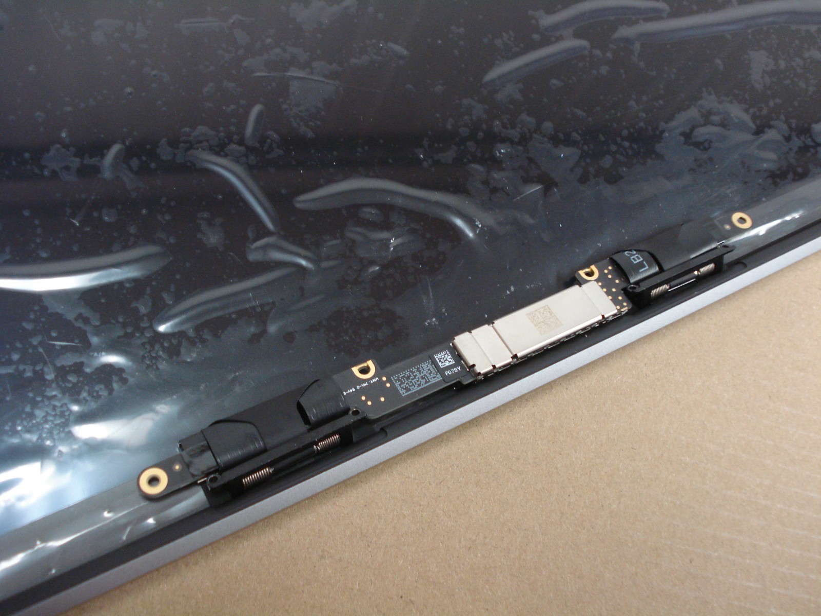 NEW OEM Macbook Pro Retina A2141 2019 16″ Full LCD Screen Assembly SILVER