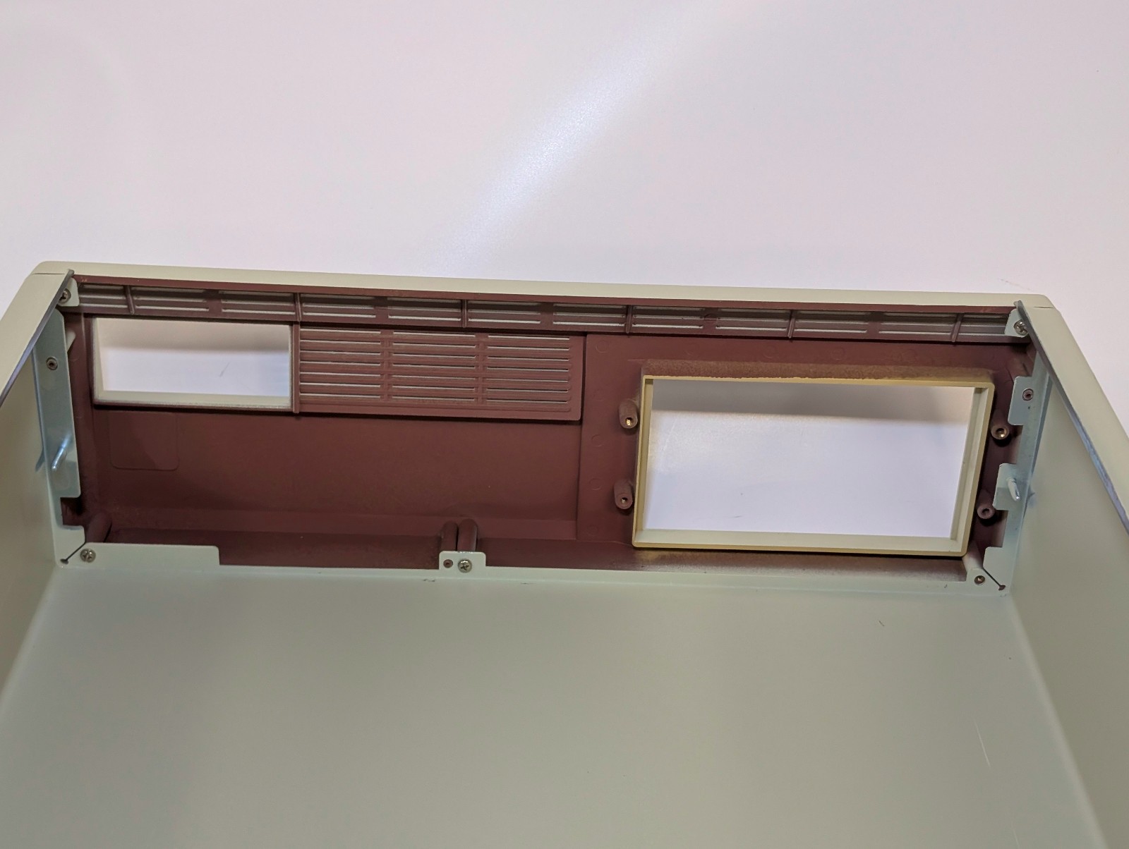 1980s 486 era horizontal computer case beige; V Three Systems PowerGate R486/33