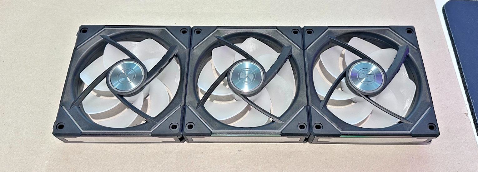 Lian Li UNI Fan CL Wireless 120mm 3 Pack – BLACK – TESTED – Regular Blade