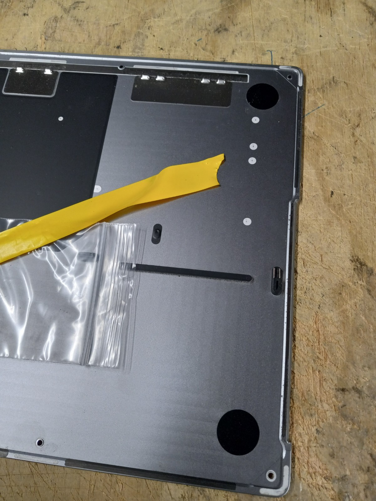 GENUINE APPLE MACBOOK PRO 16″ 2021 A2485 BOTTOM BASE COVER SPACE GRAY 923-06750