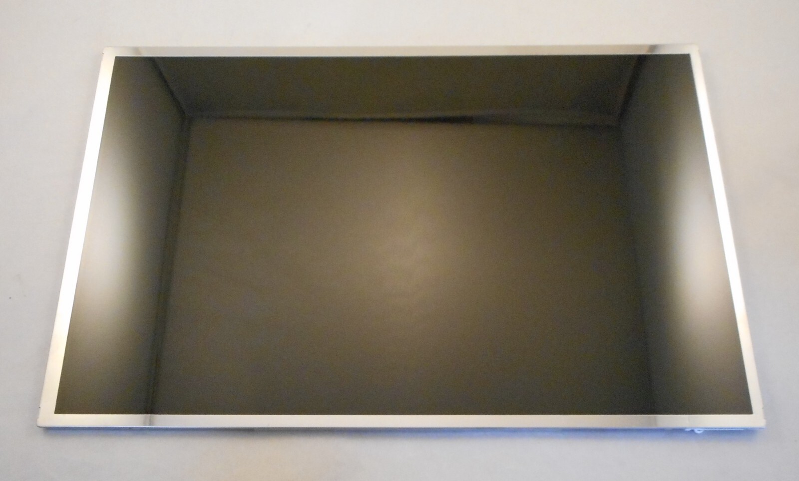 CHI MEI N141I3-L02 – 14.1” Widescreen LCD Panel (1280 x 800) / Glossy Screen