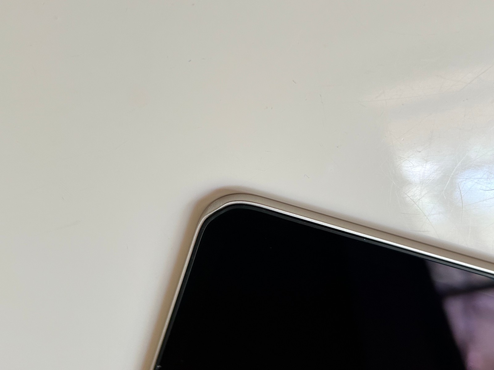 Genuine Apple A3114 15″ Macbook Air M3 2024 LCD Display – Starlight – Grade A-