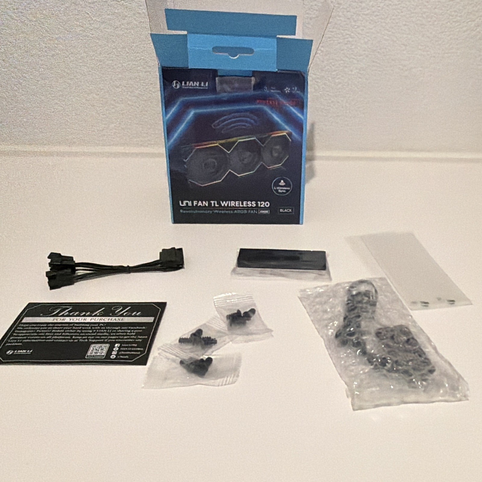 Lian Li UNI FAN TL Wireless 120mm Reverse Blade ARGB Black 3-Pack 4-Pin