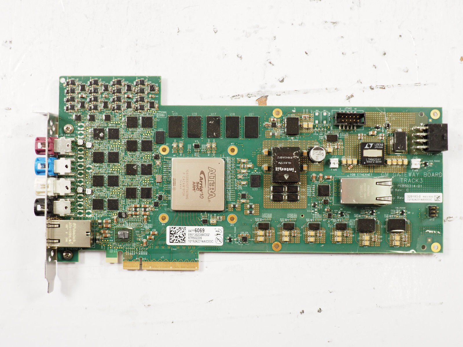 Altera Arria 10 SoC AR 10AS066H2F34I1HG Field Programmable Gate Array on Board