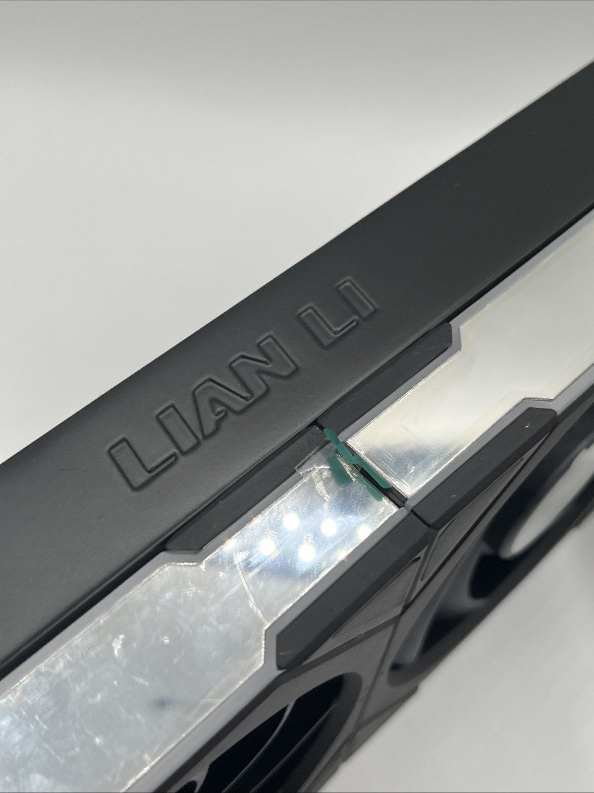 Lian Li GA II LCD 280mm TL Wireless Water Cooling Kit – Black