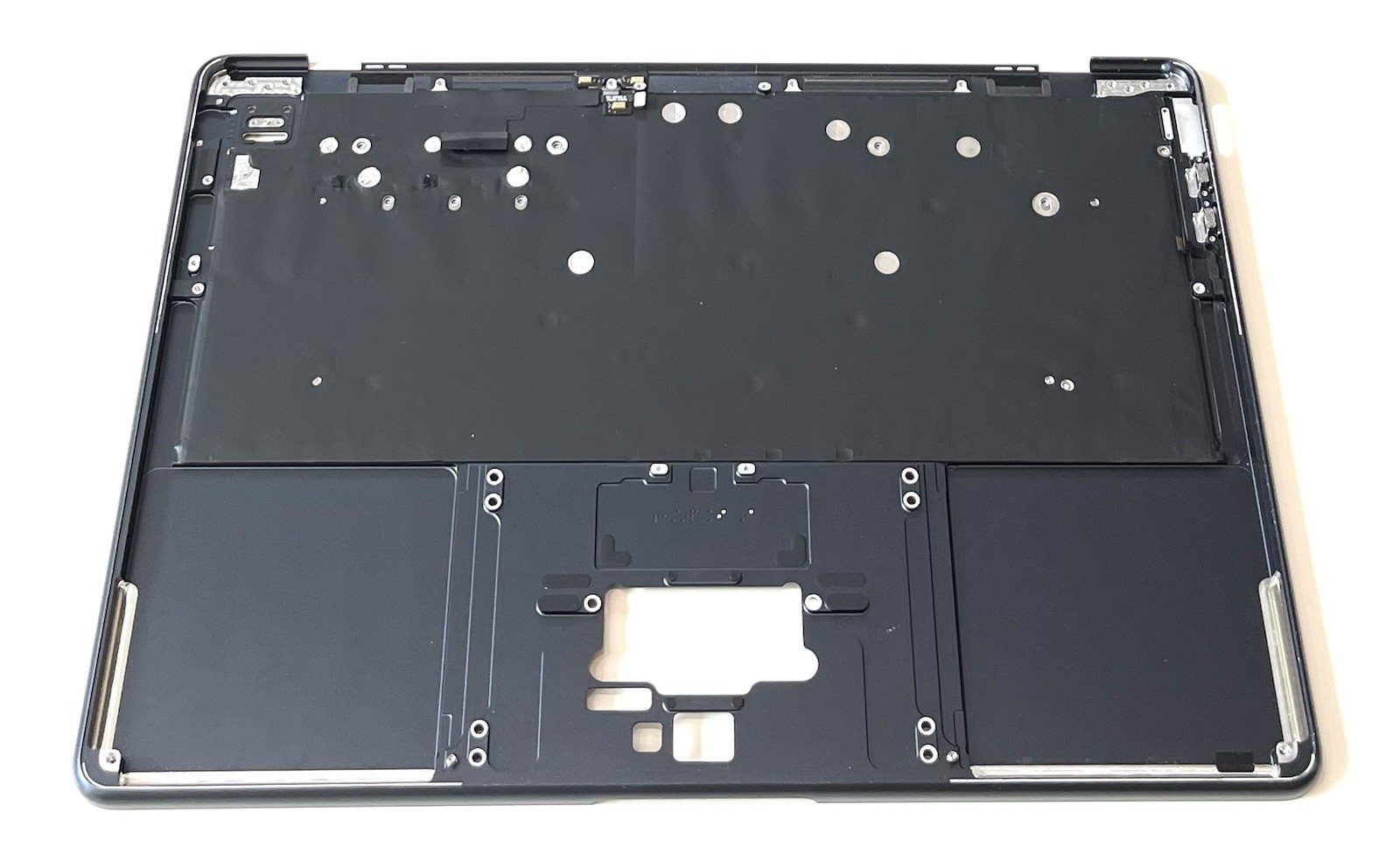 MacBook Air M4 13″ 2025 A3240 Palmrest w/ Keyboard Midnight OEM Part Grade B-