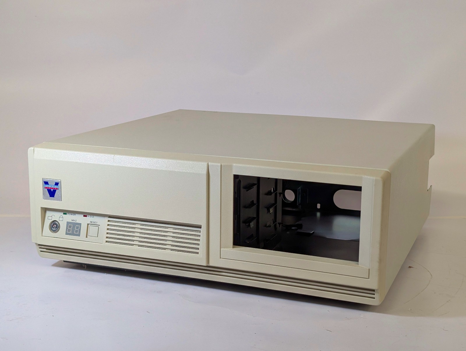 1980s 486 era horizontal computer case beige; V Three Systems PowerGate R486/33