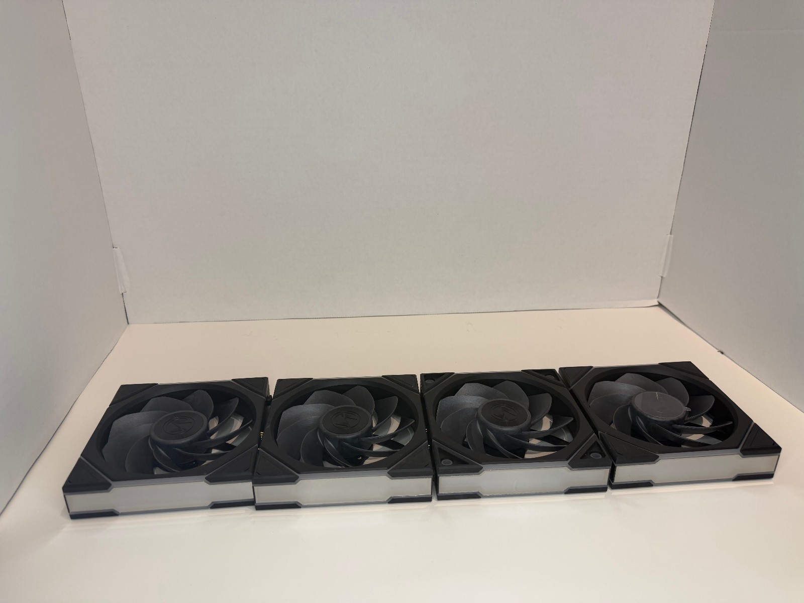 *Fans Only* Lian Li UNI FAN TL Wireless Reverse Blade 120mm – Black (4-Pack)