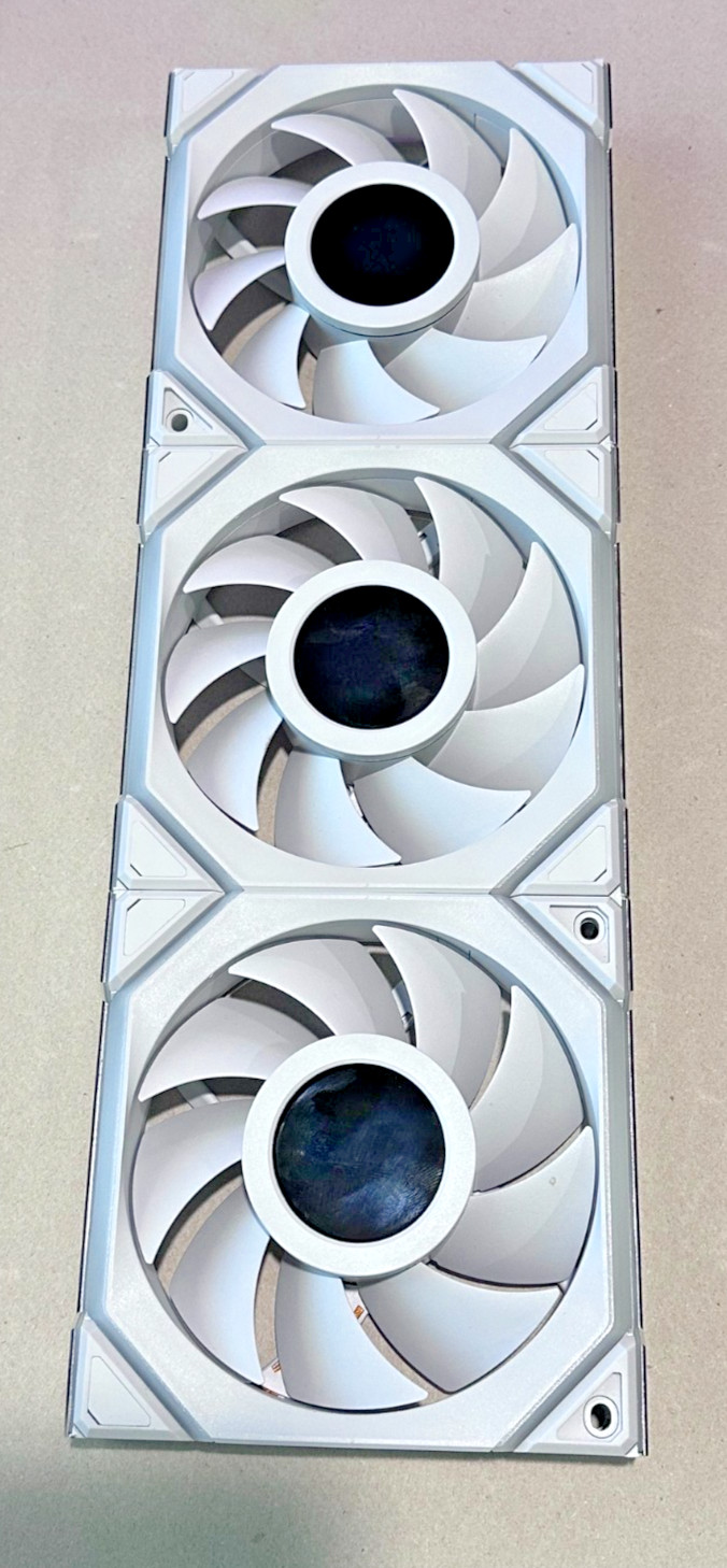 Lian Li UNI Fan SL LCD Wireless 120 – LOT OF 3 – Standard Blade – TESTED – WORKS