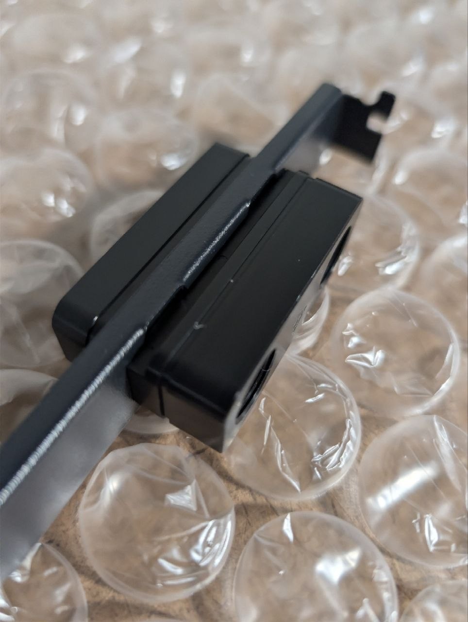Barrow PCI Slot Pass-Through with Two G1/4 Connections – All Black (GJTPC-01)