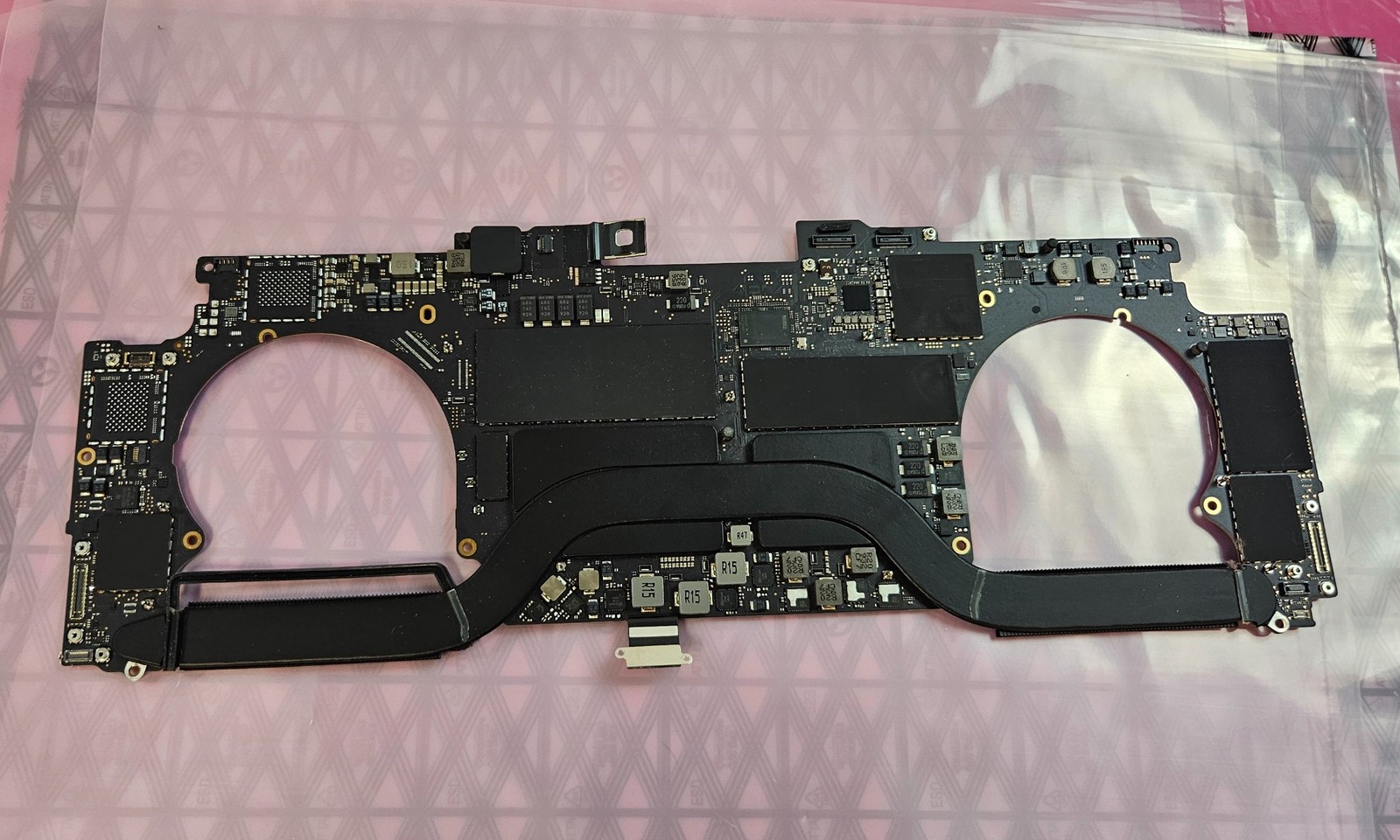 Apple MacBook Pro 15″ A1990 2018 i9 2.4GHz 32GB 512GB Logic Board 820-01814-A