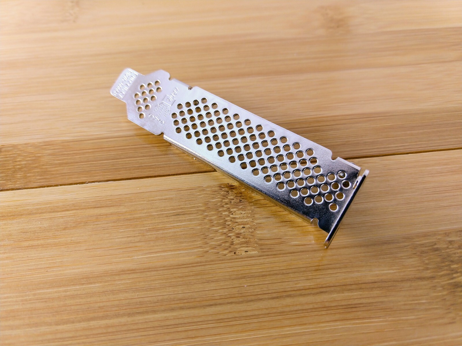 Low Profile Half Height PCI ventilated bracket for 6Gbps LSI SAS controller MD2