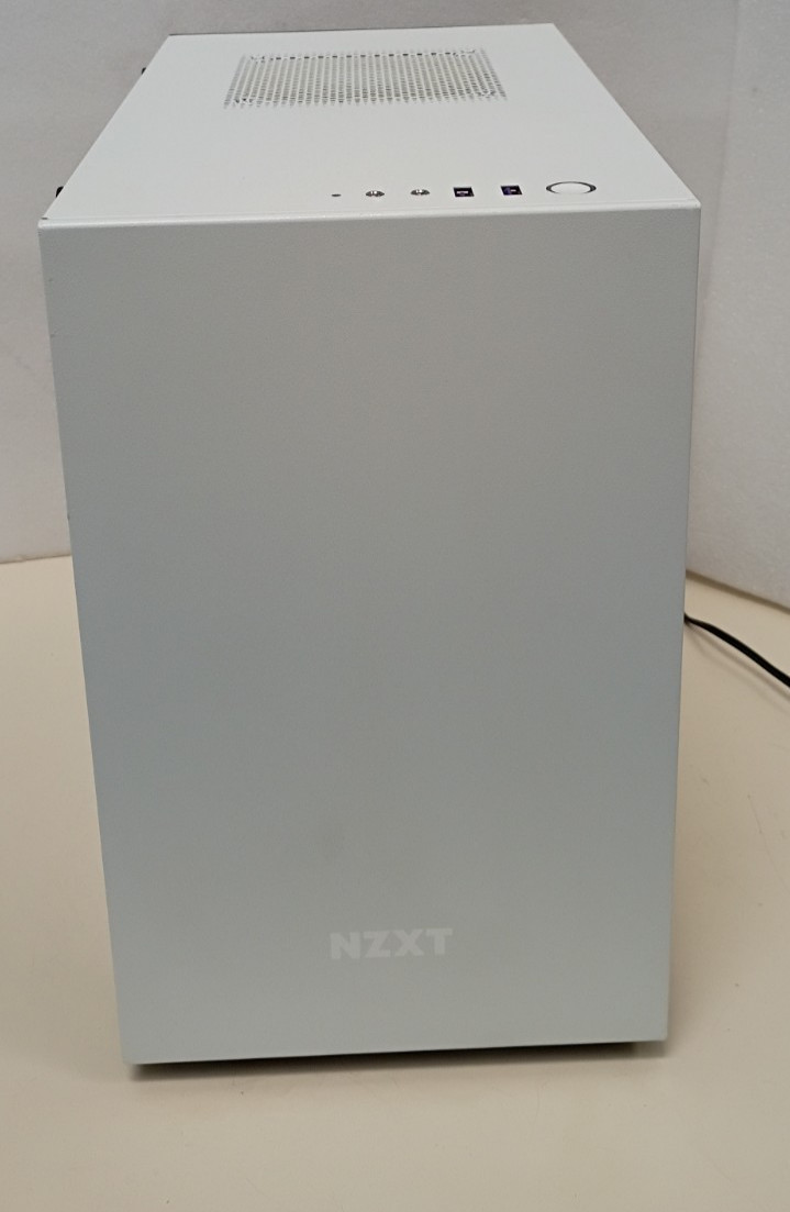NZXT H200 ATX MINI Tower Case White/Black Tempered Glass NZXTH H200B-W1 USED