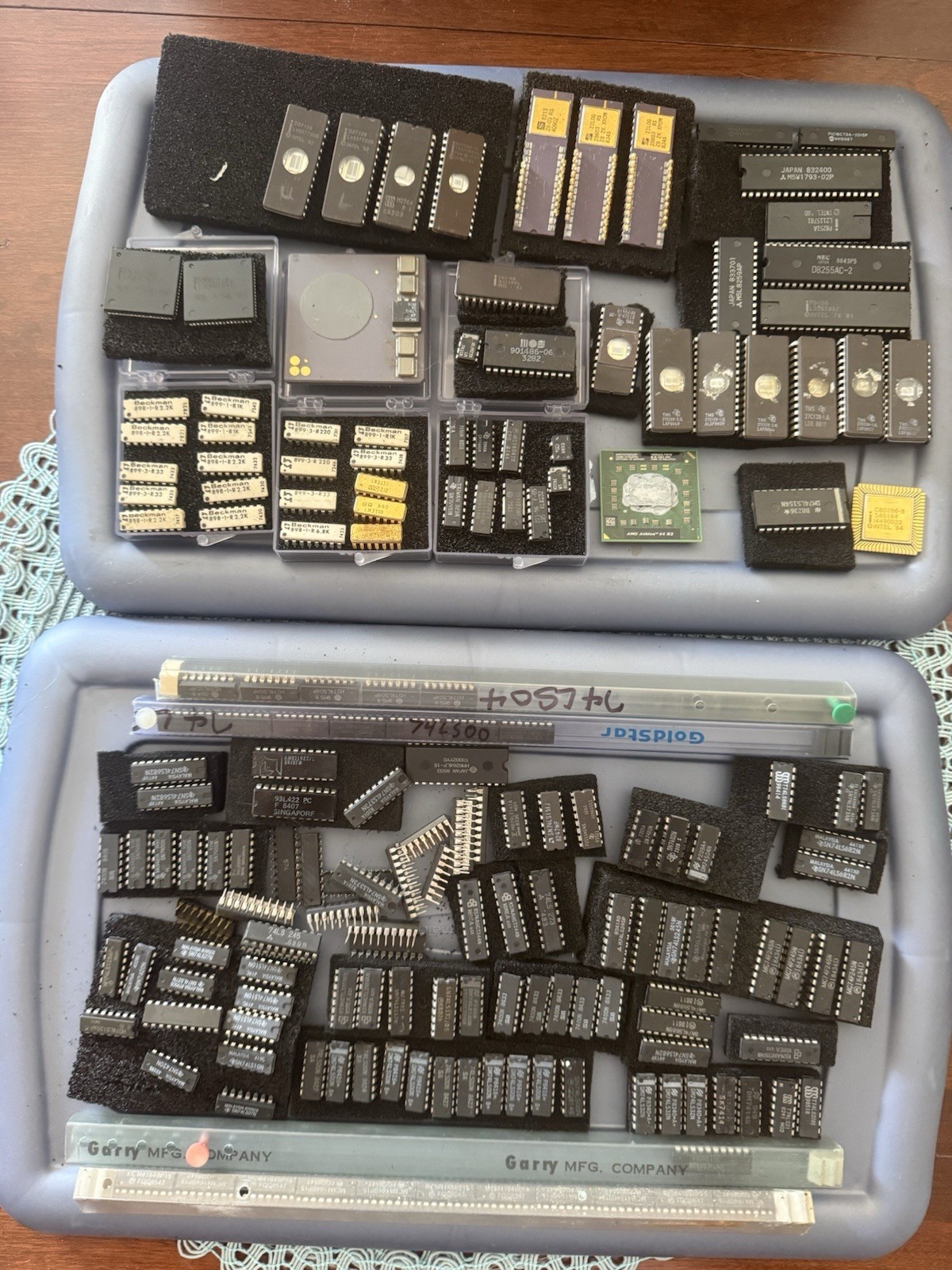 Large Lot of CPUs, EPROMS, Ram, Zilog, Mos, PICs,TI,Beckman,intel,AMD, Motorola