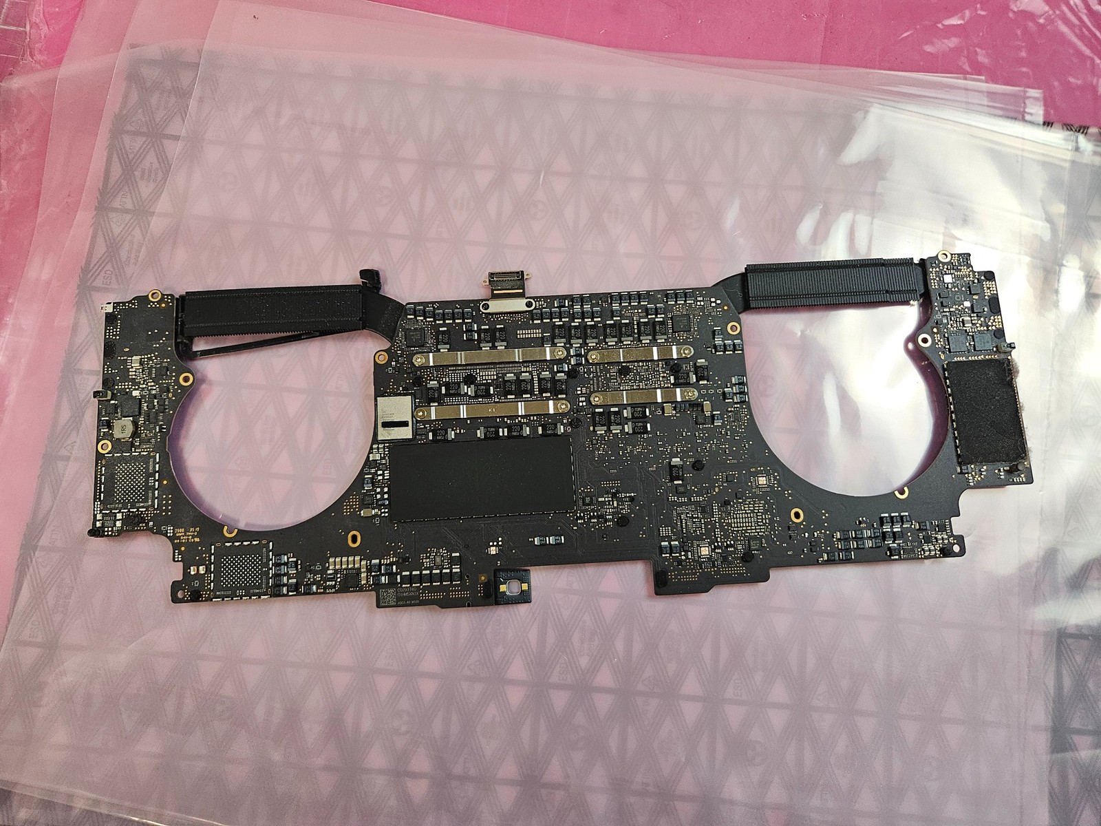 Apple MacBook Pro 15″ A1990 2018 i9 2.4GHz 32GB 512GB Logic Board 820-01814-A