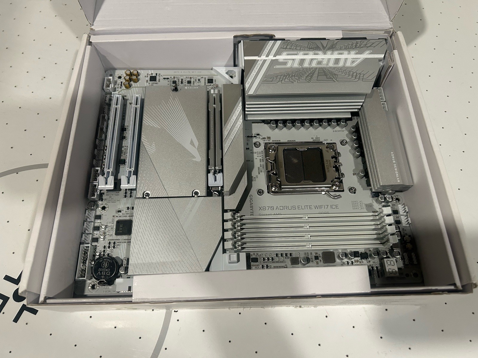 Gigabyte X870 Aorus Elite WiFi 7 ICE AMD Socket AM5 Gaming UNTESTED PARTS/REPAIR