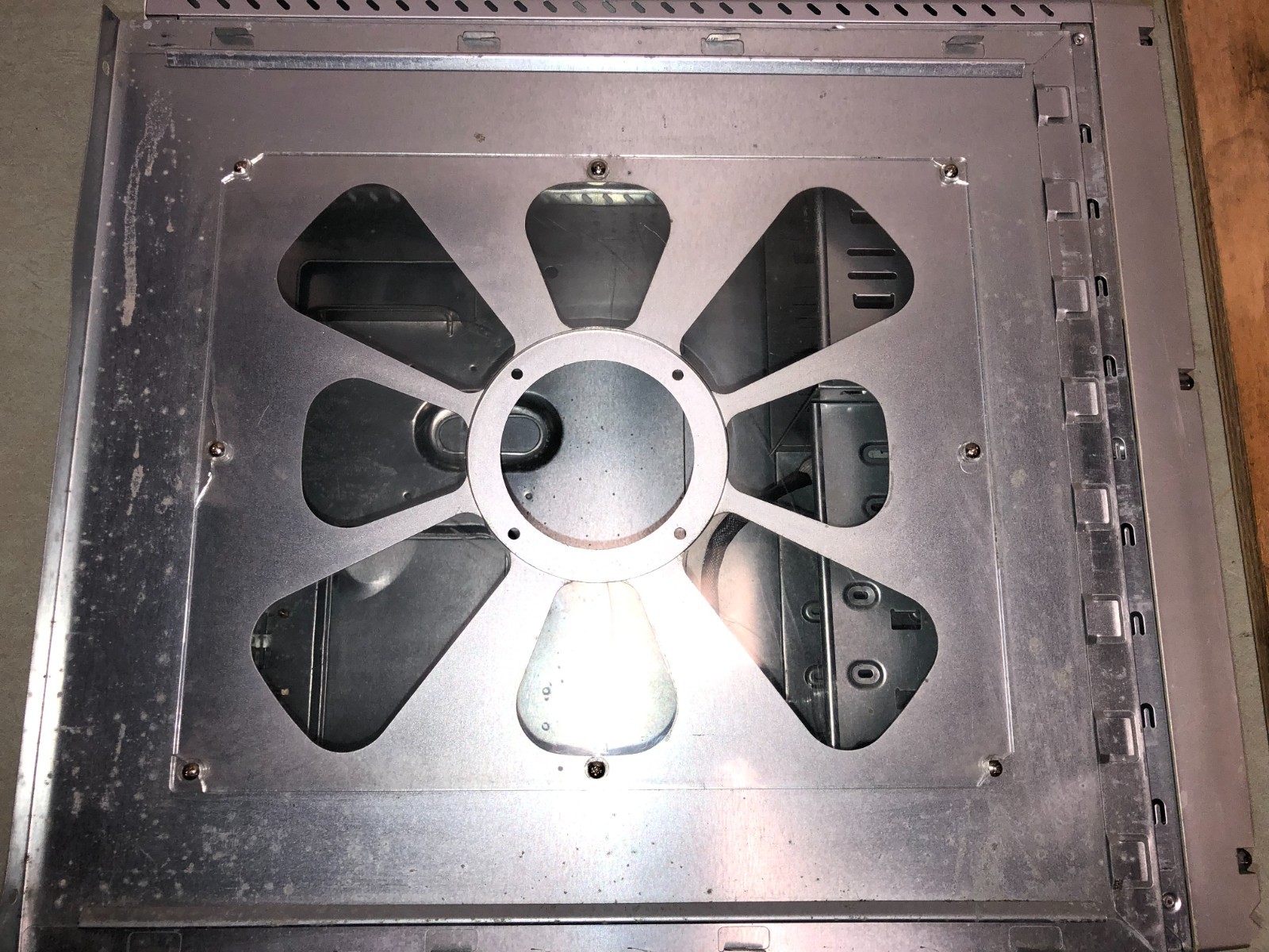 Unbranded Steel Silver Gray Mid-2000s ATX Mid Tower Gaming Computer Case – Used