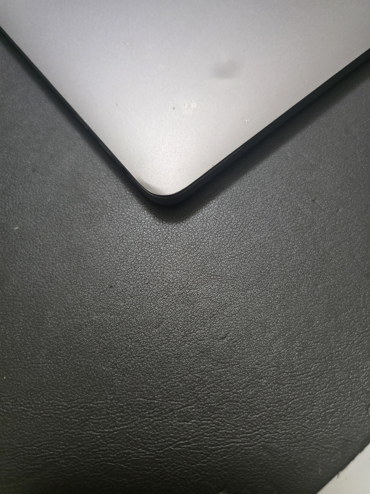 OEM Apple MacBook Pro 15″ A1990 Space Gray 2018 2019 LCD Assembly – Grade C