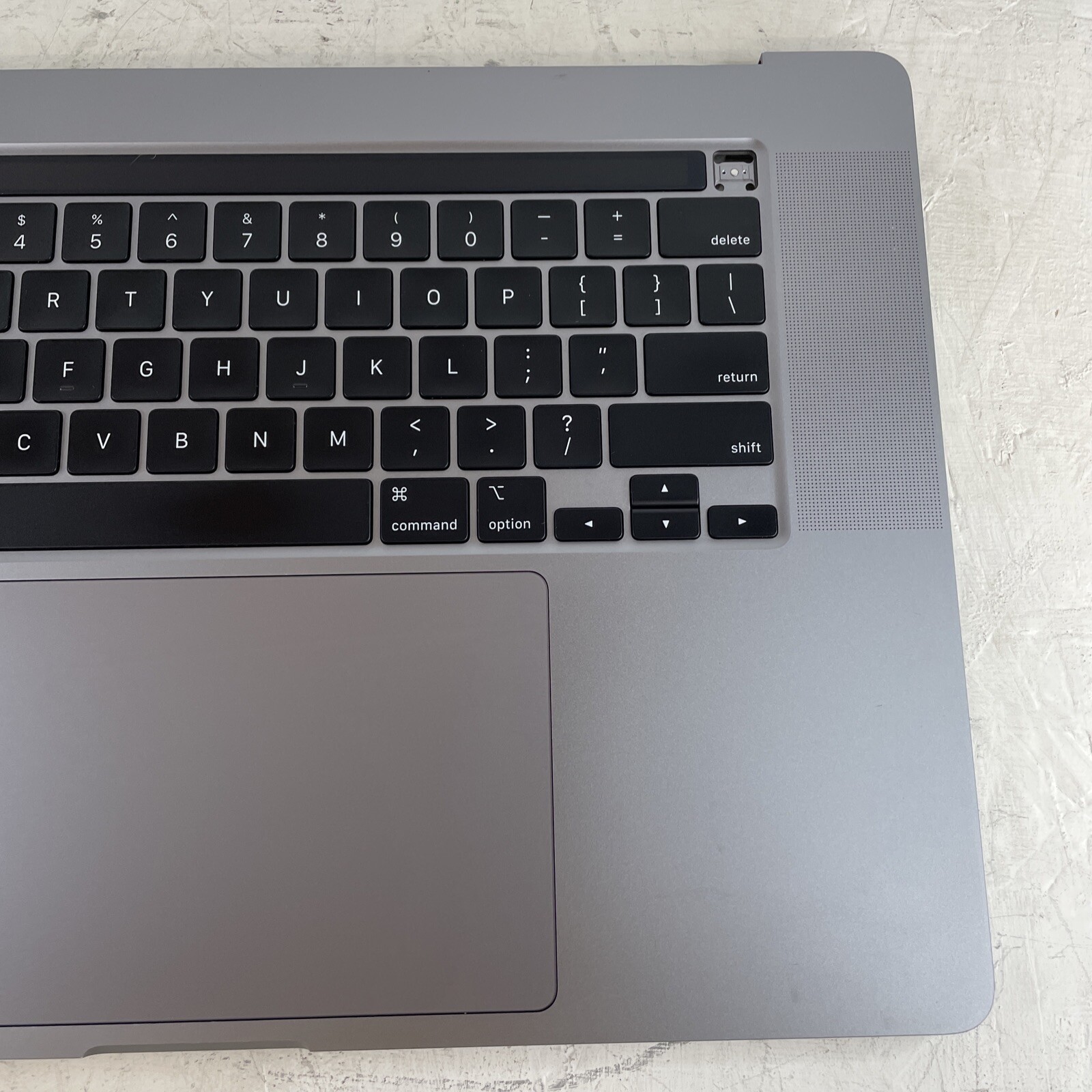 MacBook Pro A2141 2019 16″ Space Gray Palmrest Assembly (Unknown battery) Z18