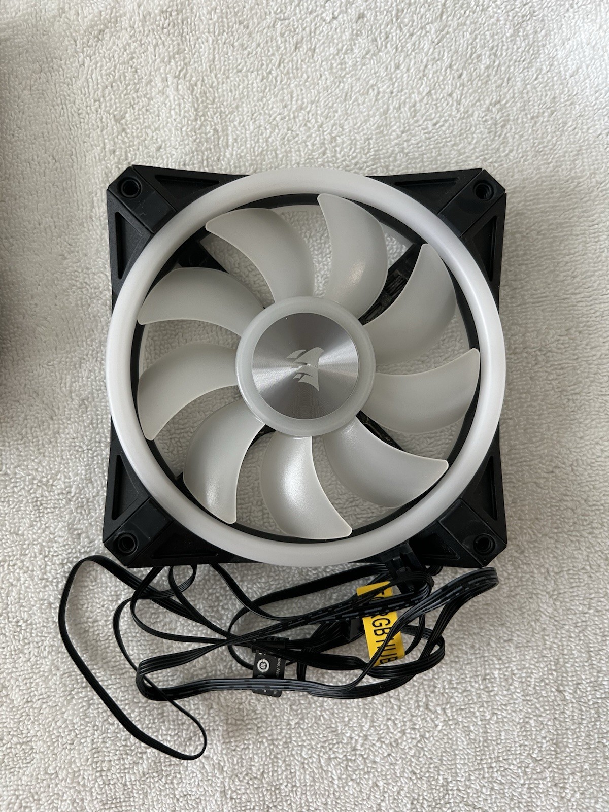 9 Corsair QL120 RGB 120mm PWM Case Fan Multicolor RGB 4-Pin Black/White