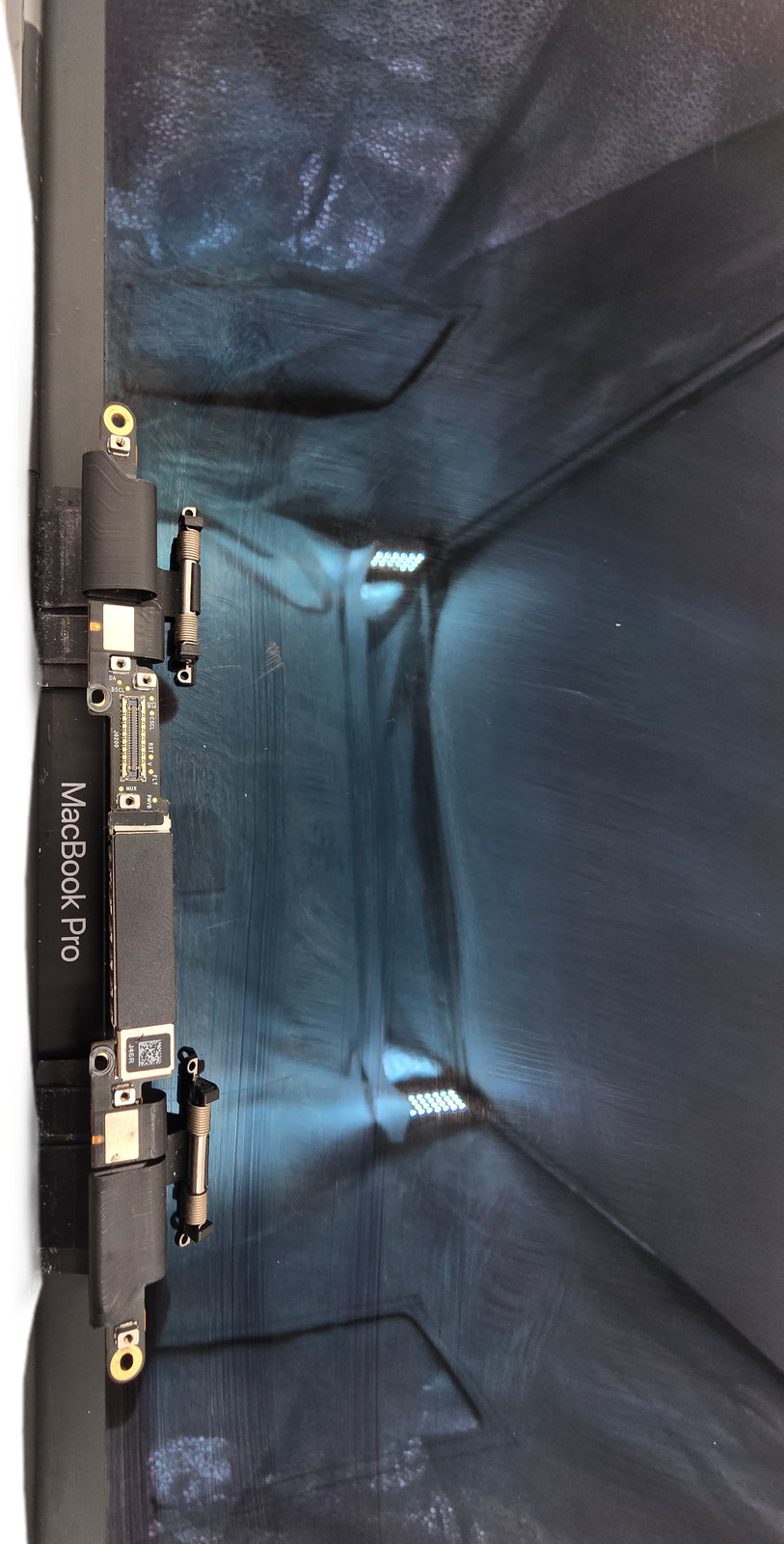 Apple MacBook Pro A1990 15.4″ LCD Screen Assembly 2880×1800 16:9