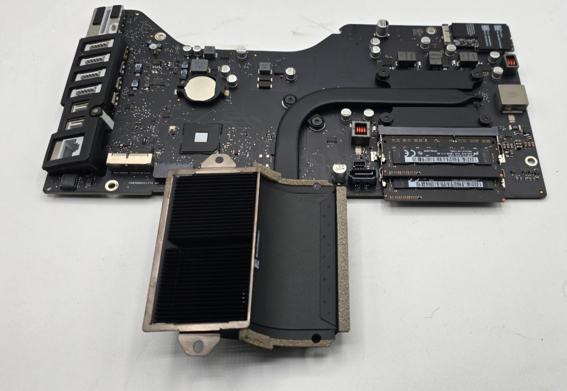 Late 2013 iMac Logic Board A1418 21.5 2.7GHz i5 820-3588-A 661-7923 w/ 8gb mem