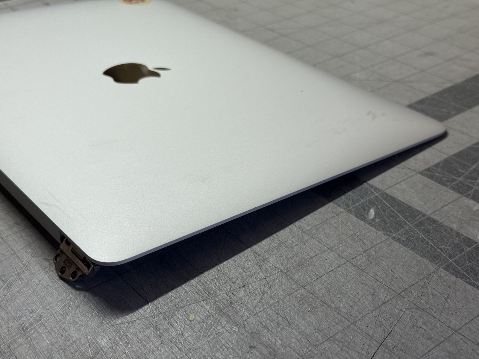 GENUINE 2018-2020 MacBook Air A1932 13″ LCD Assembly 661-15389. SILVER