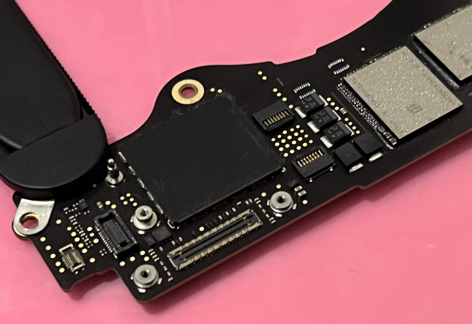 Apple A2141 | 16″ 2019 i9-9880H-64GB-4TB-8GB AMD 5500M Logic Board 820-01700-A