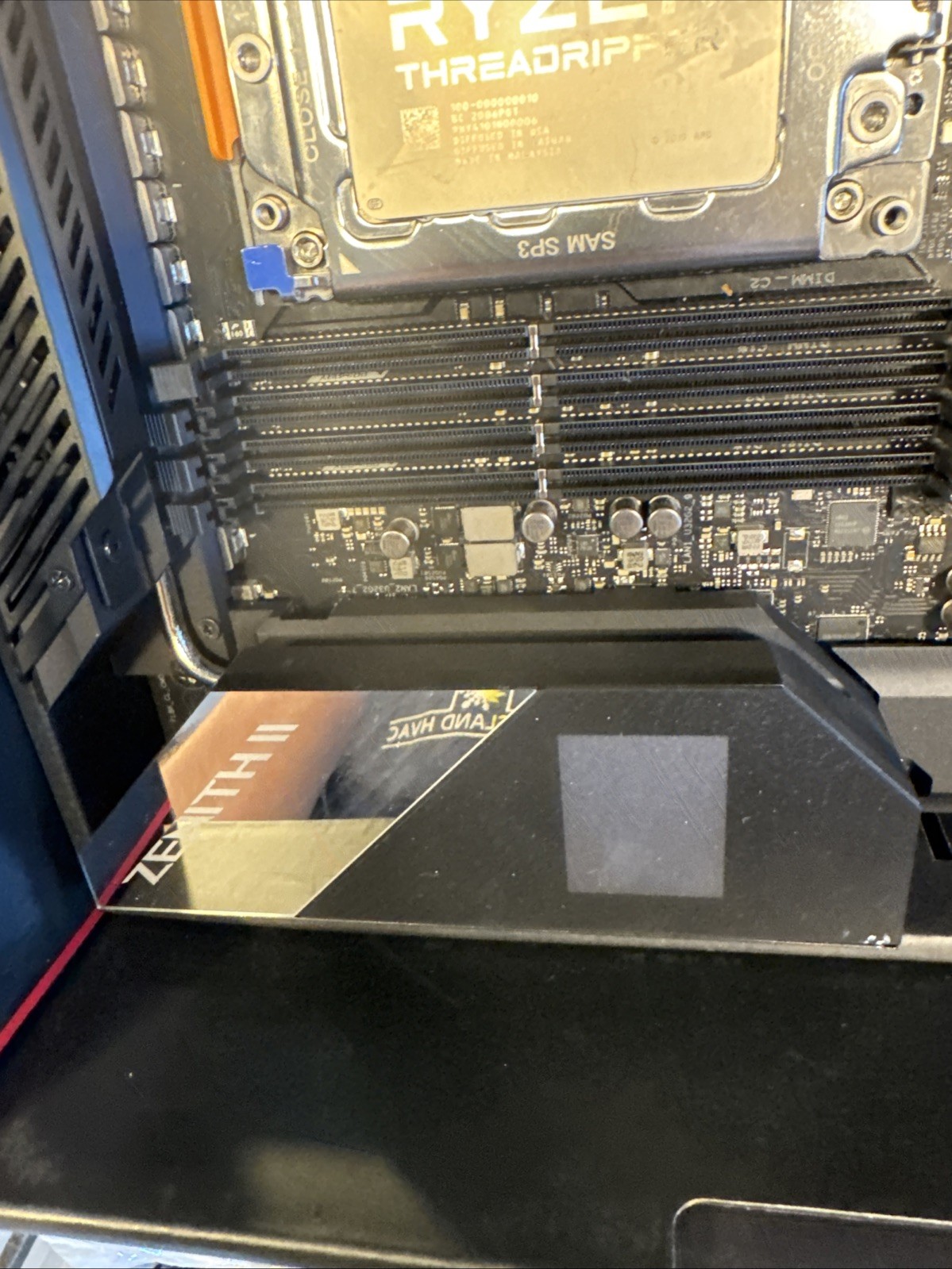 Asus ROG Zenith II Extreme ALPHA TRX40 Mobo + AMD Ryzen Threadripper 3970X CPU