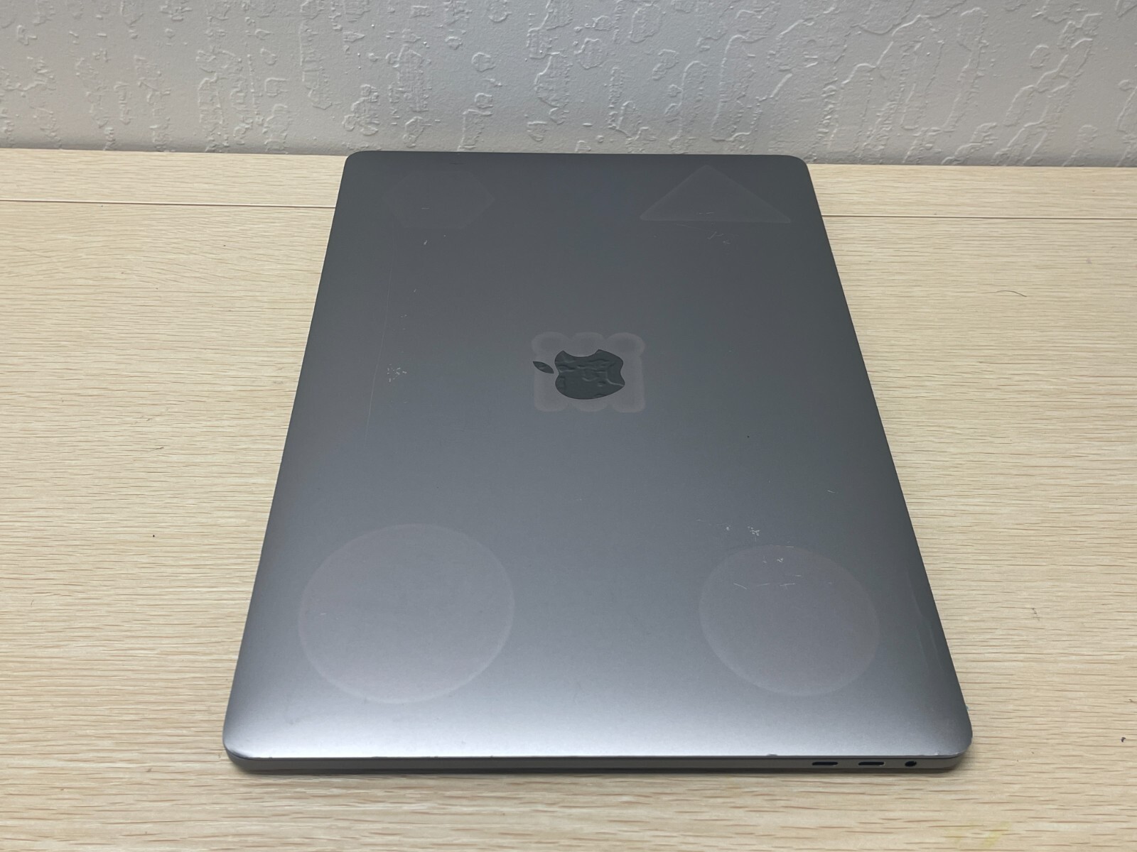 OEM Macbook Pro 15″ A1707 2016 2017 LCD Display Assembly Space Gray – Grade C