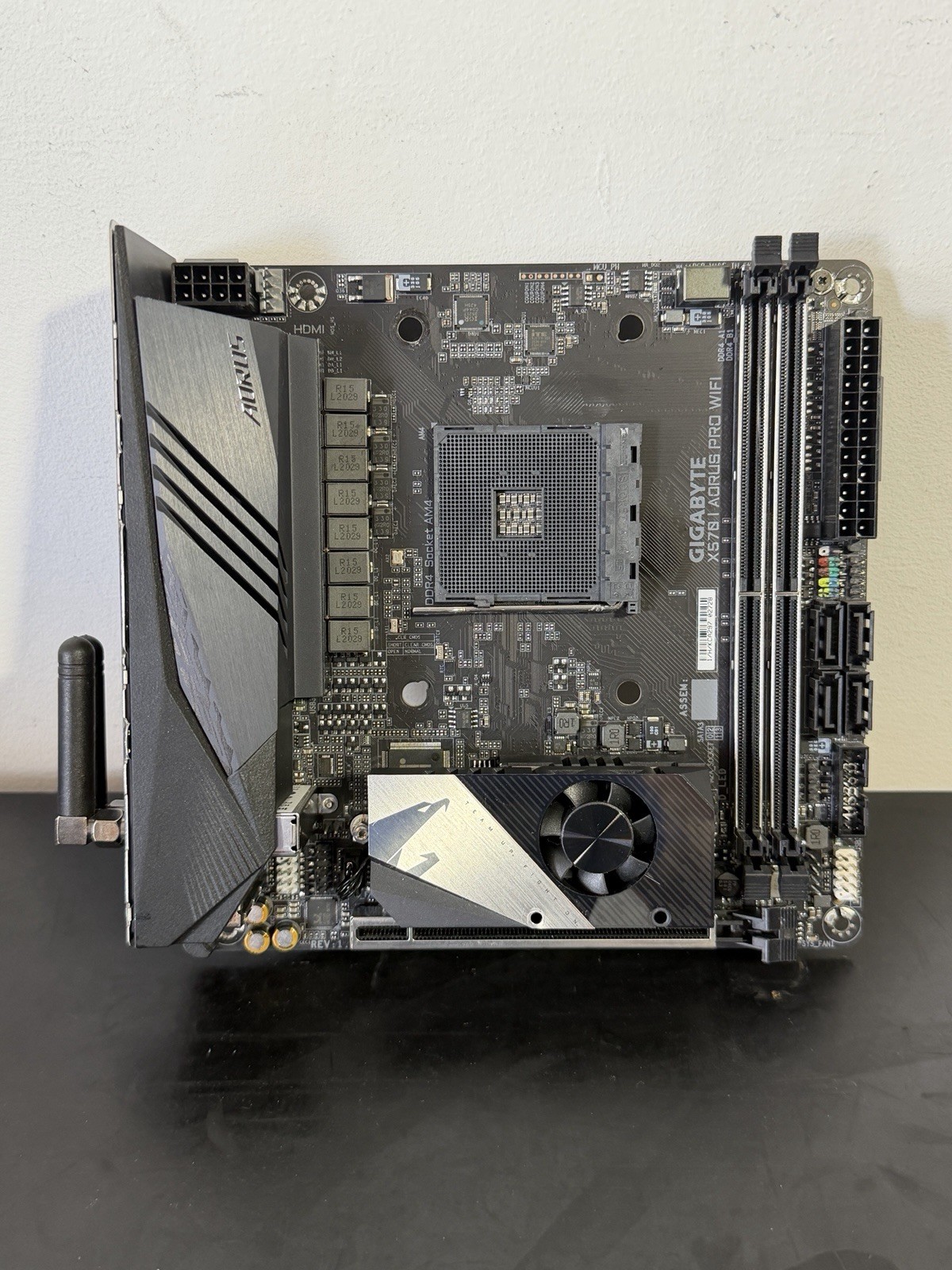 Gigabyte X570 I AORUS PRO WIFI AMD X570 Socket AM4 DDR4 M.2 Mini-ITX Motherboard