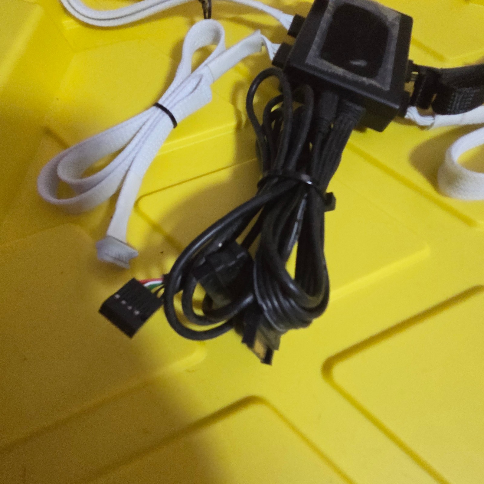 Lian Li Uni Fan SL V2 Rgb Controller Hub Only W Cables Accessory Black White