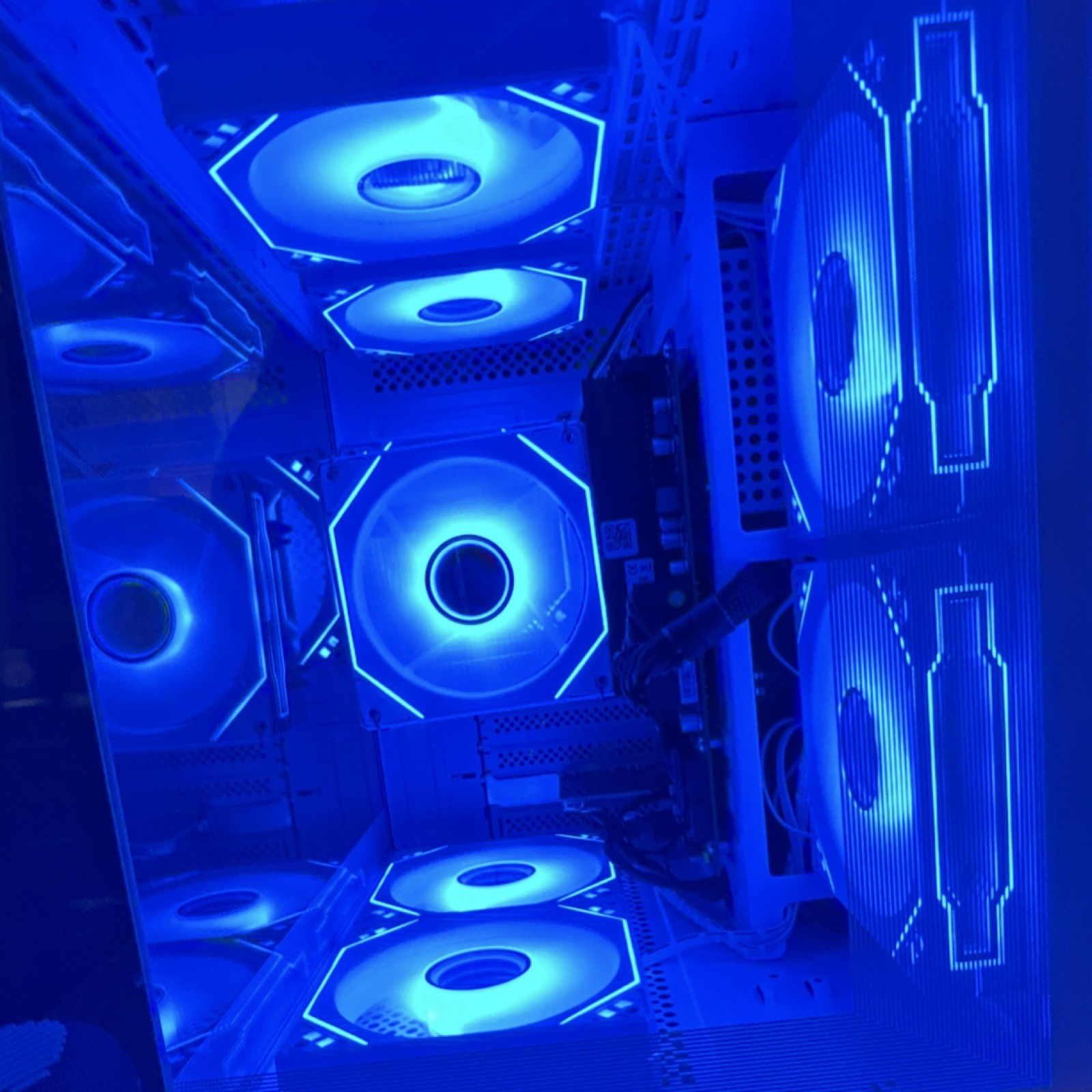 white gaming pc used 1 month specs ryzen 5 5600 gt 16gb wifi-i6