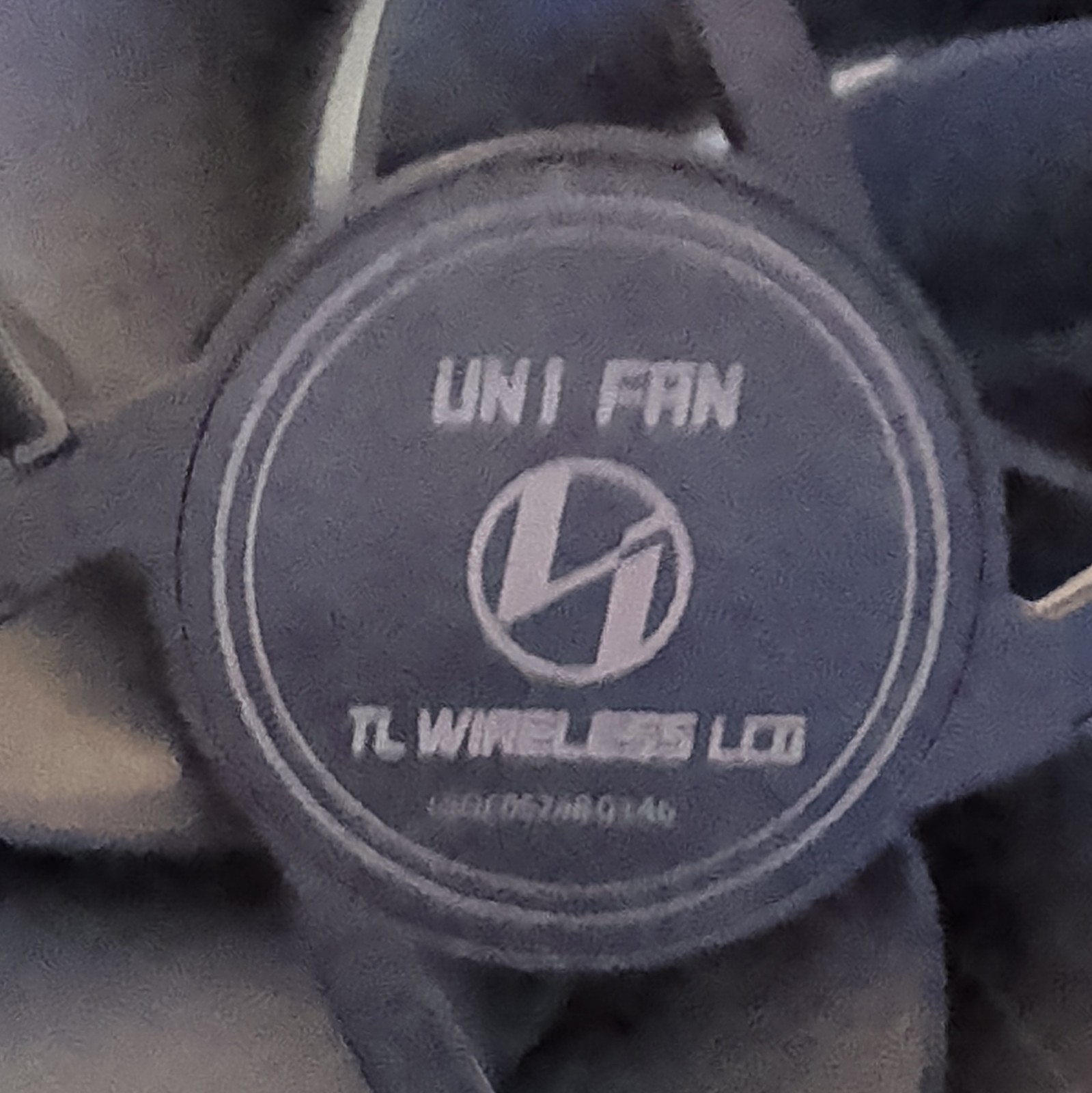 Lian Li UNI FAN TL Wireless LCD 140mm Black Case Fan Reverse Blade 4-Pin