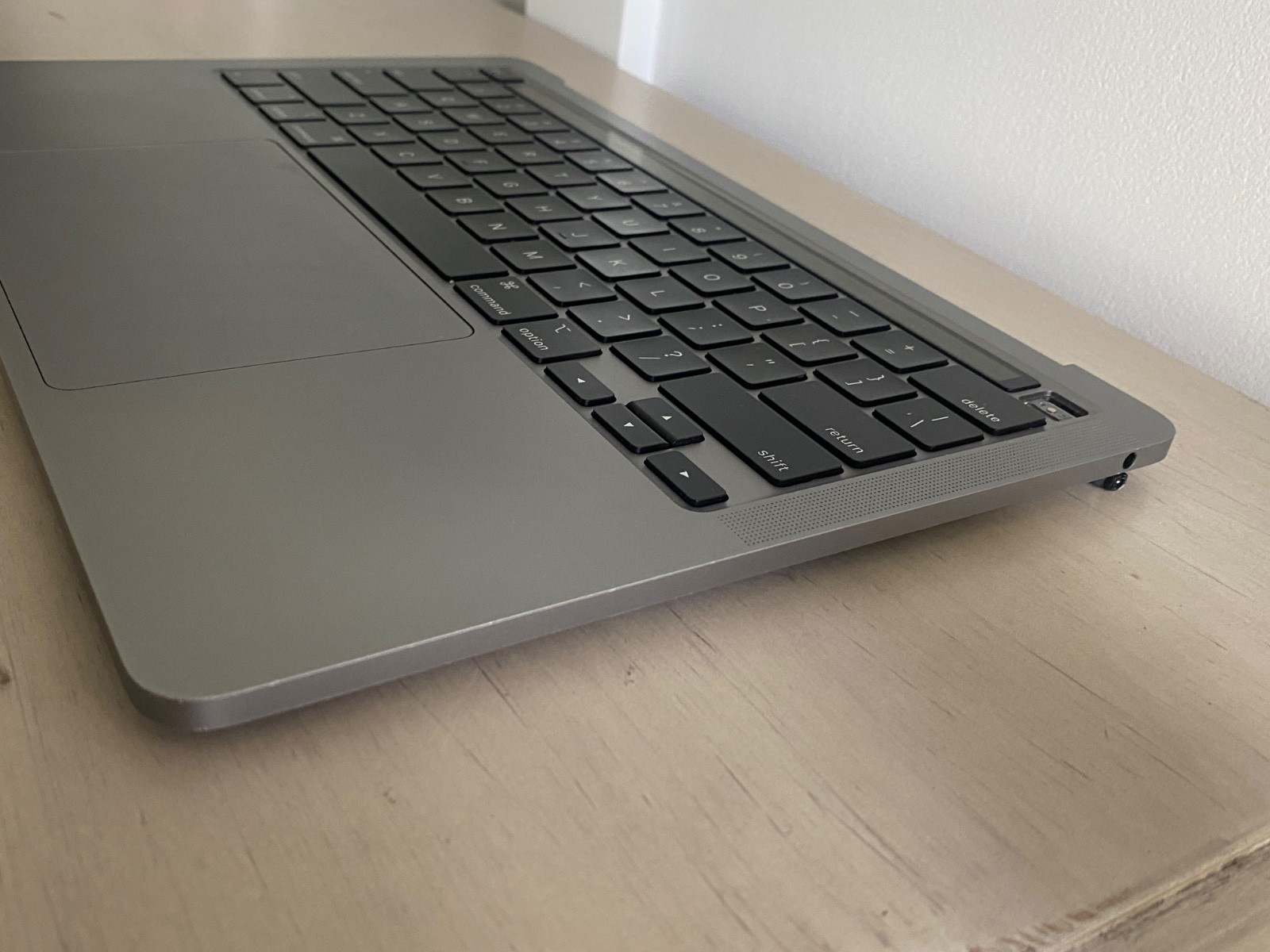 MacBook Pro 13 A2289 Palmrest Top Case Keyboard Touchpad Battery Count 586 Gray