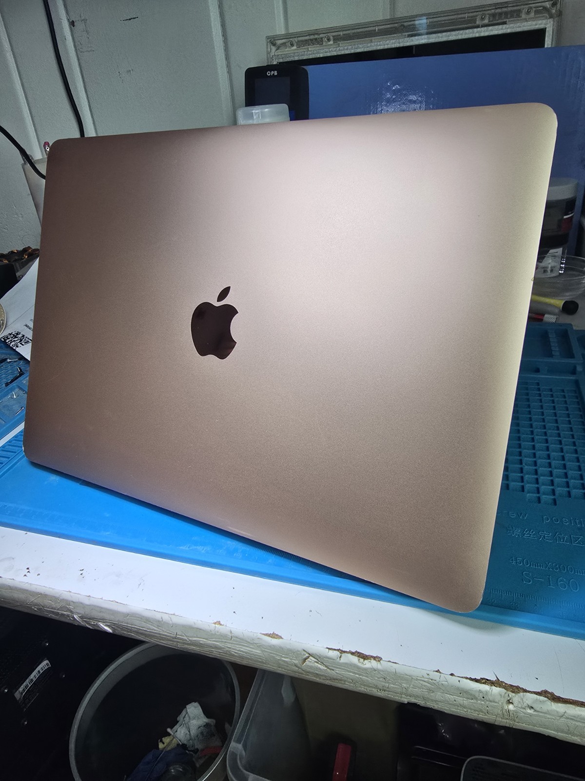 Apple MacBook Air A2337 13 in Gold Back Cover Lid Assembly w/ Hinges 923-01145-A