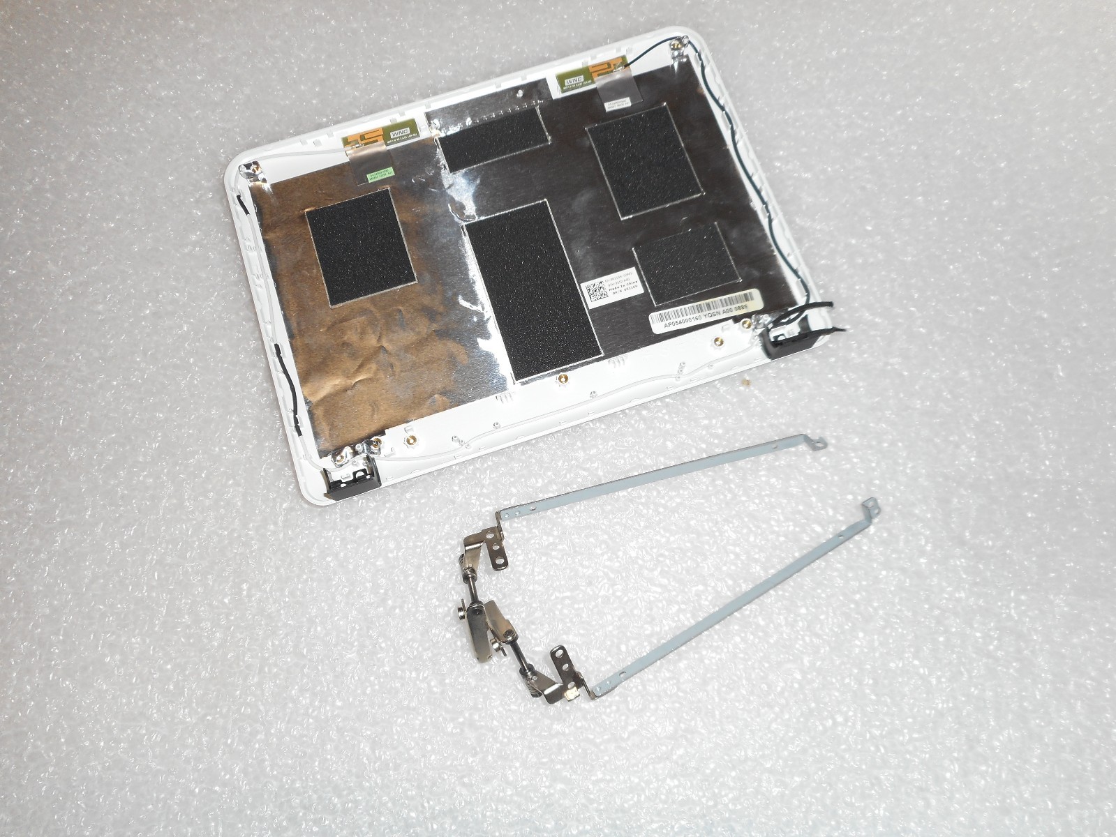 NEW Dell Mini 9 (White) LCD Back Cover W/Hinges Bracket CHA01 K116H